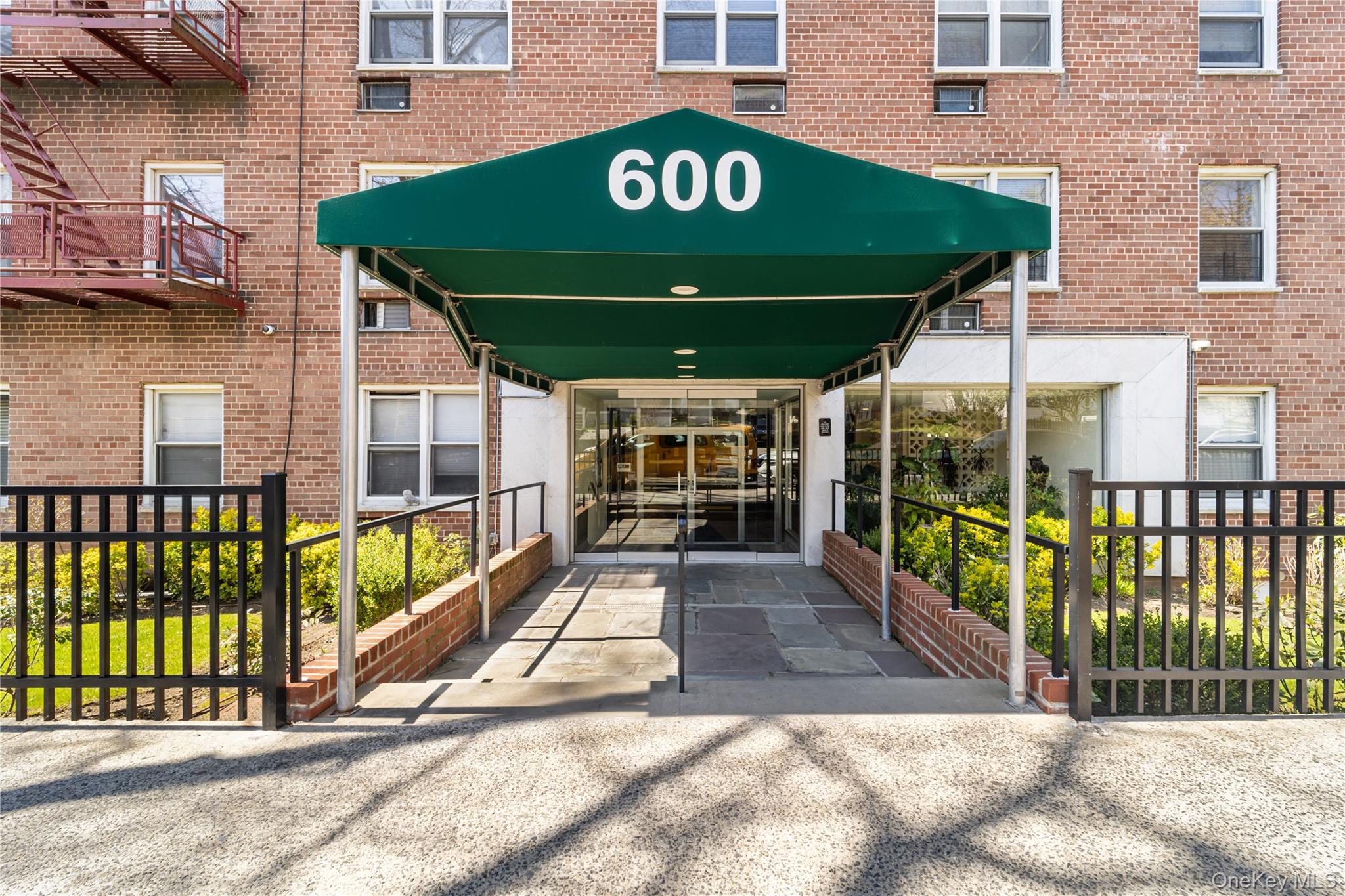 Welcome to this bright and inviting 2-bedroom, 2-bathroom co-op in the...