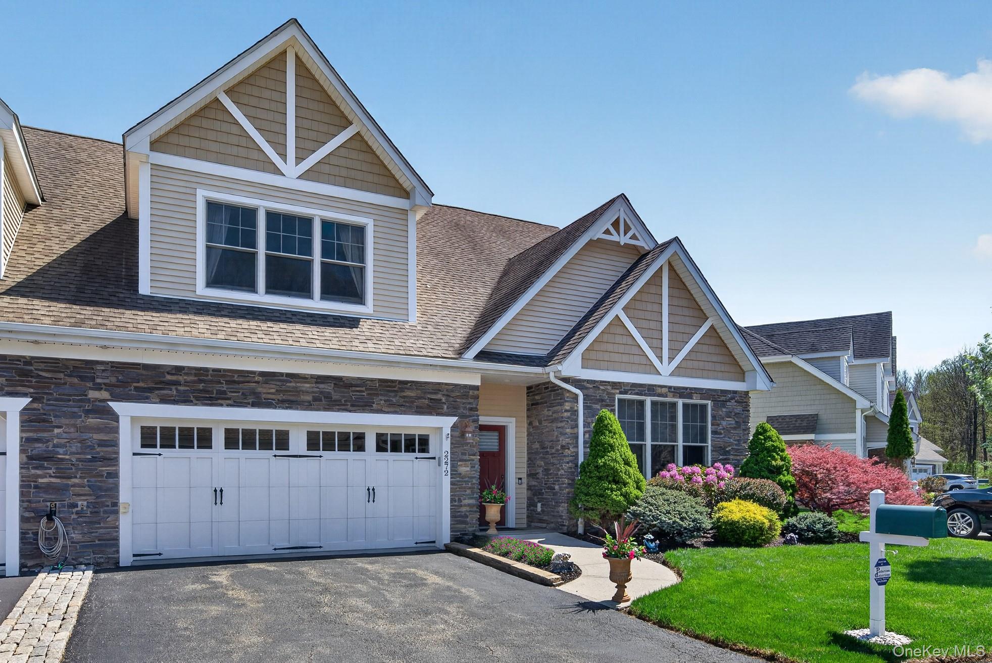 AO -CONTRACTS Welcome  to 2272 Dalton Drive, an exceptional end unit E...