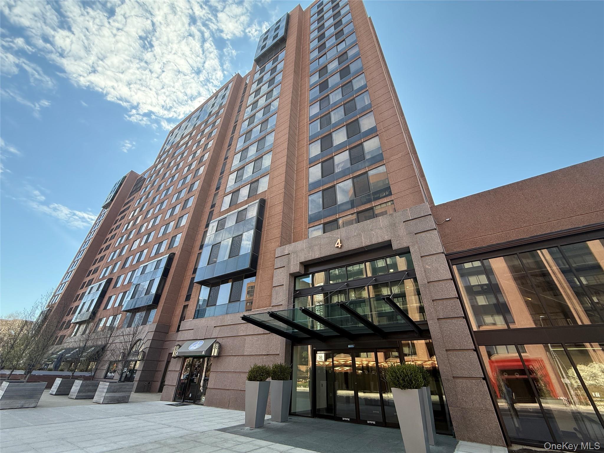 Rare opportunity to own a 14th floor sun drenched south facing 2 bedro...