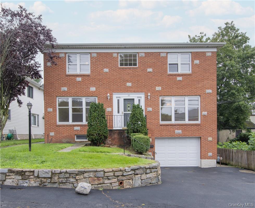 Large rental home in the heart of the much-loved Armour Villa neighbor...