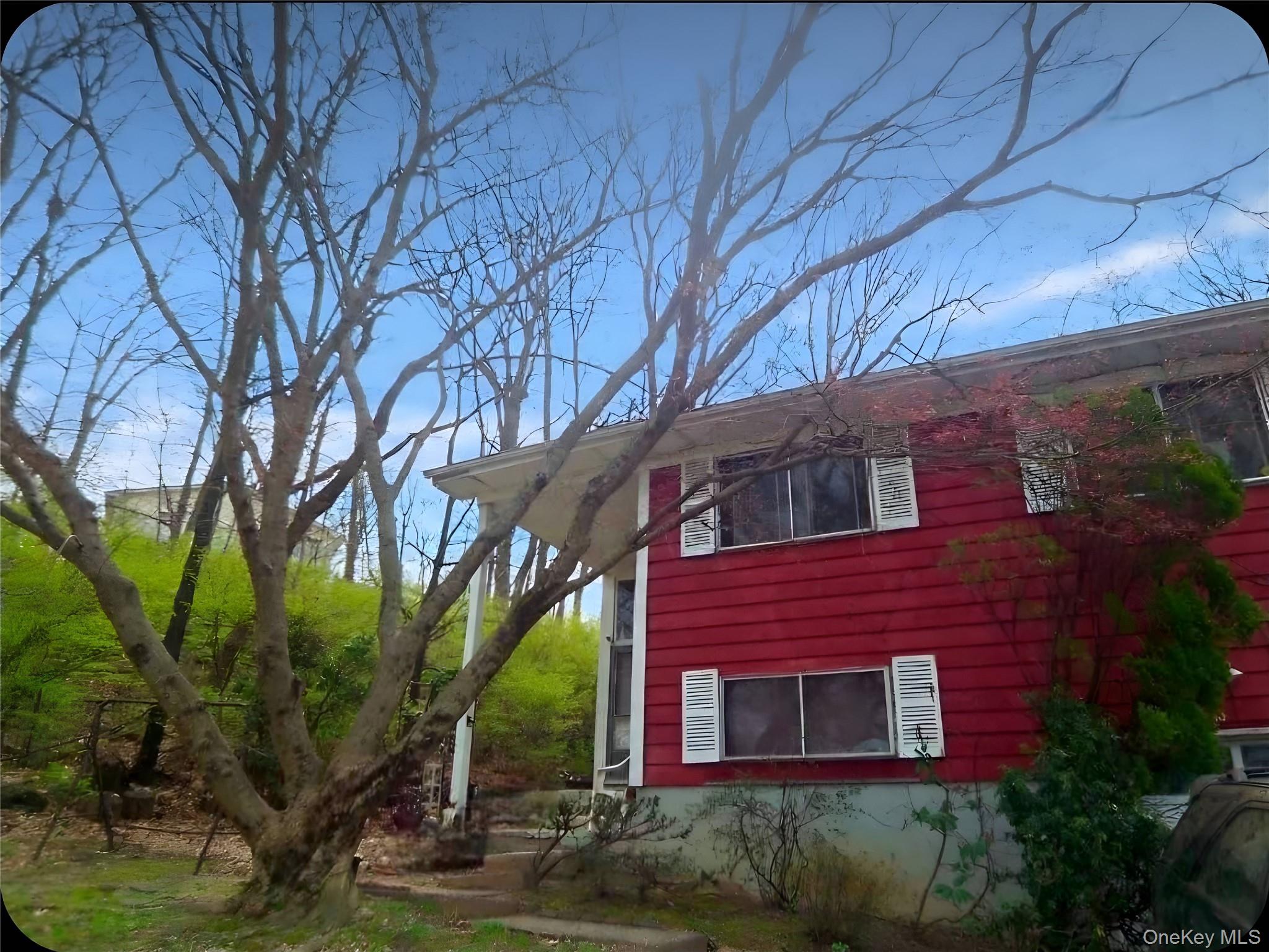 Live triumphant at the top of the hill.* This 5 bedroom, 2 bathroom sp...