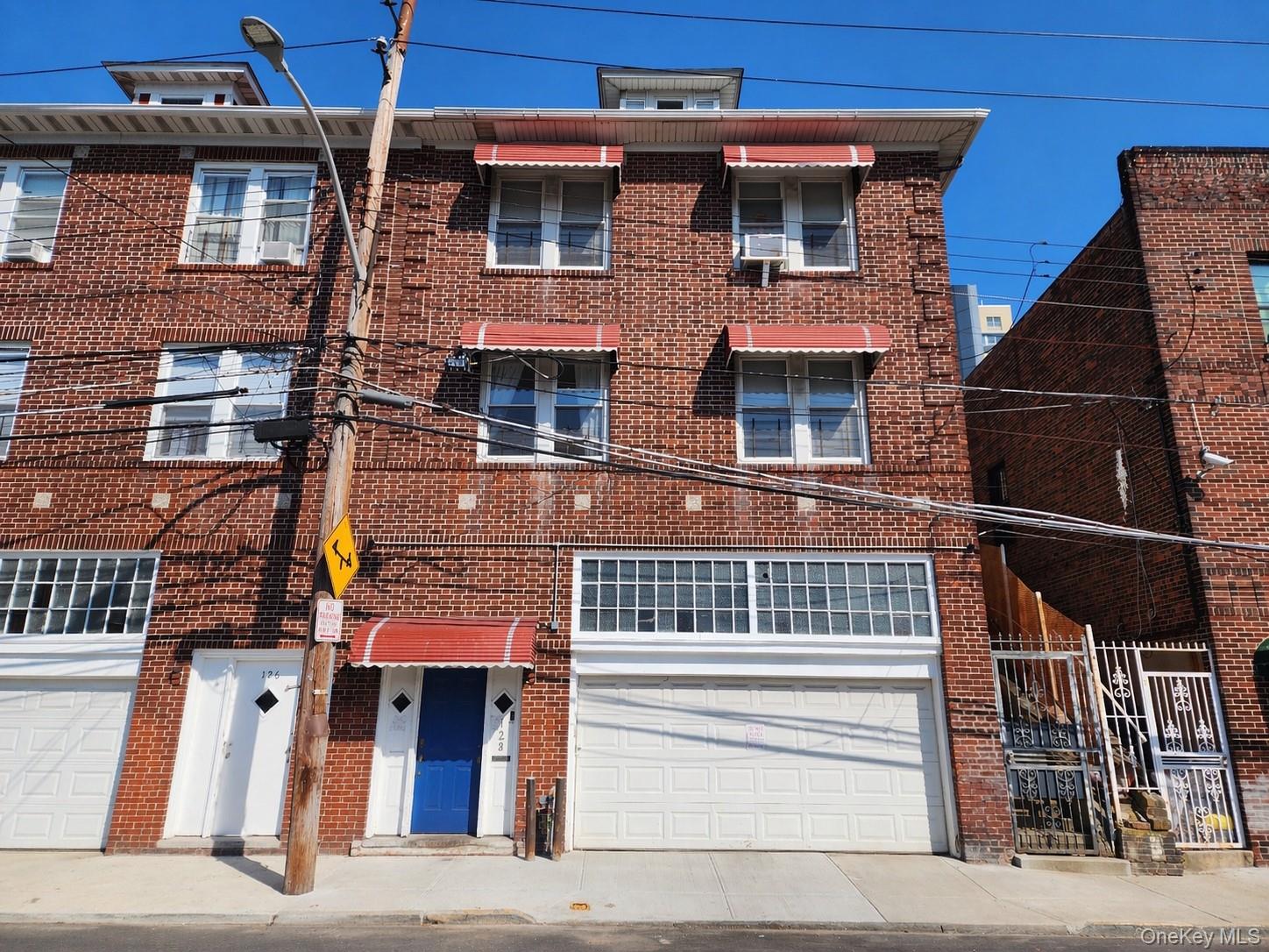 This is an investment opportunity on Buena Vista Avenue in Yonkers. Th...