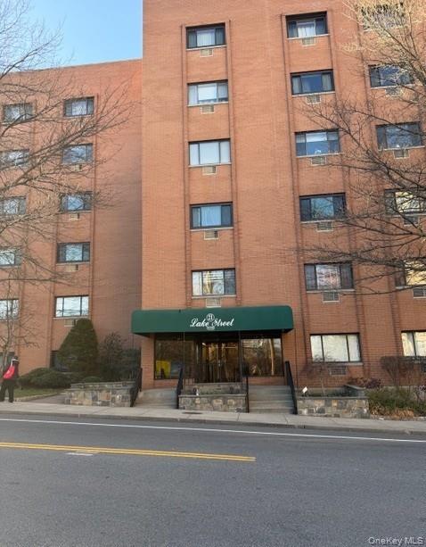 Welcome to this spacious and bright 1bedroom condo ideally situated ac...