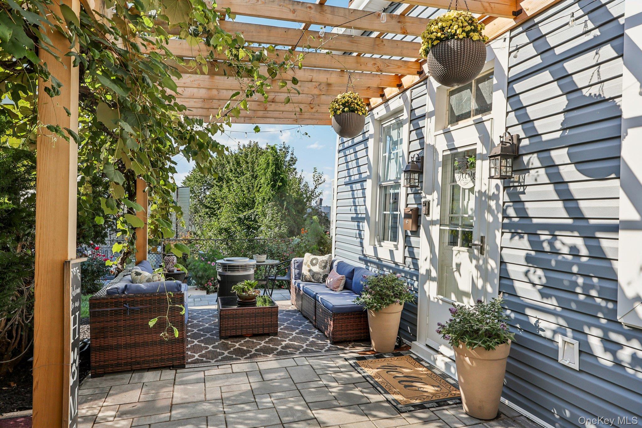 Welcome to this beautifully updated STARTER HOME with options to expan...