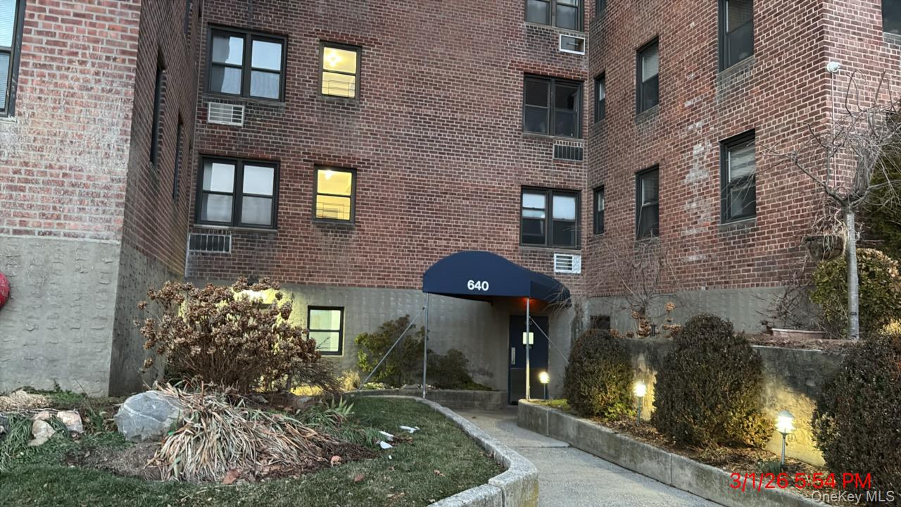 One Bedroom co-op with Terrace located on the sixth floor of a buildin...