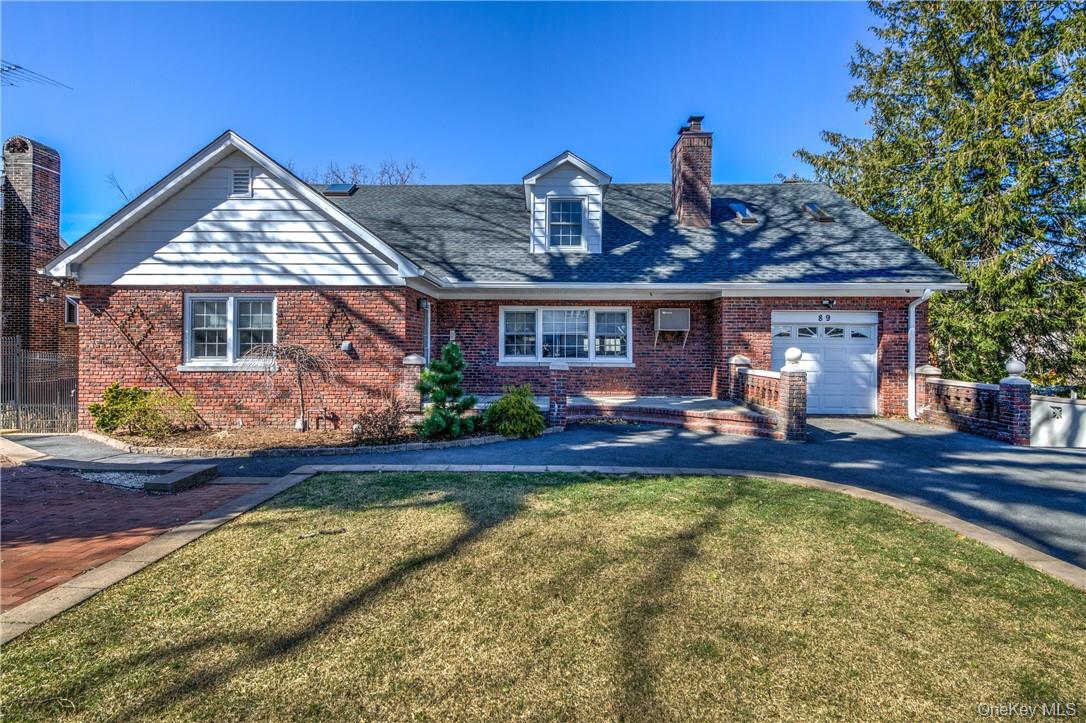 Gorgeous, sunny and spacious Rental available for immediate occupancy!...