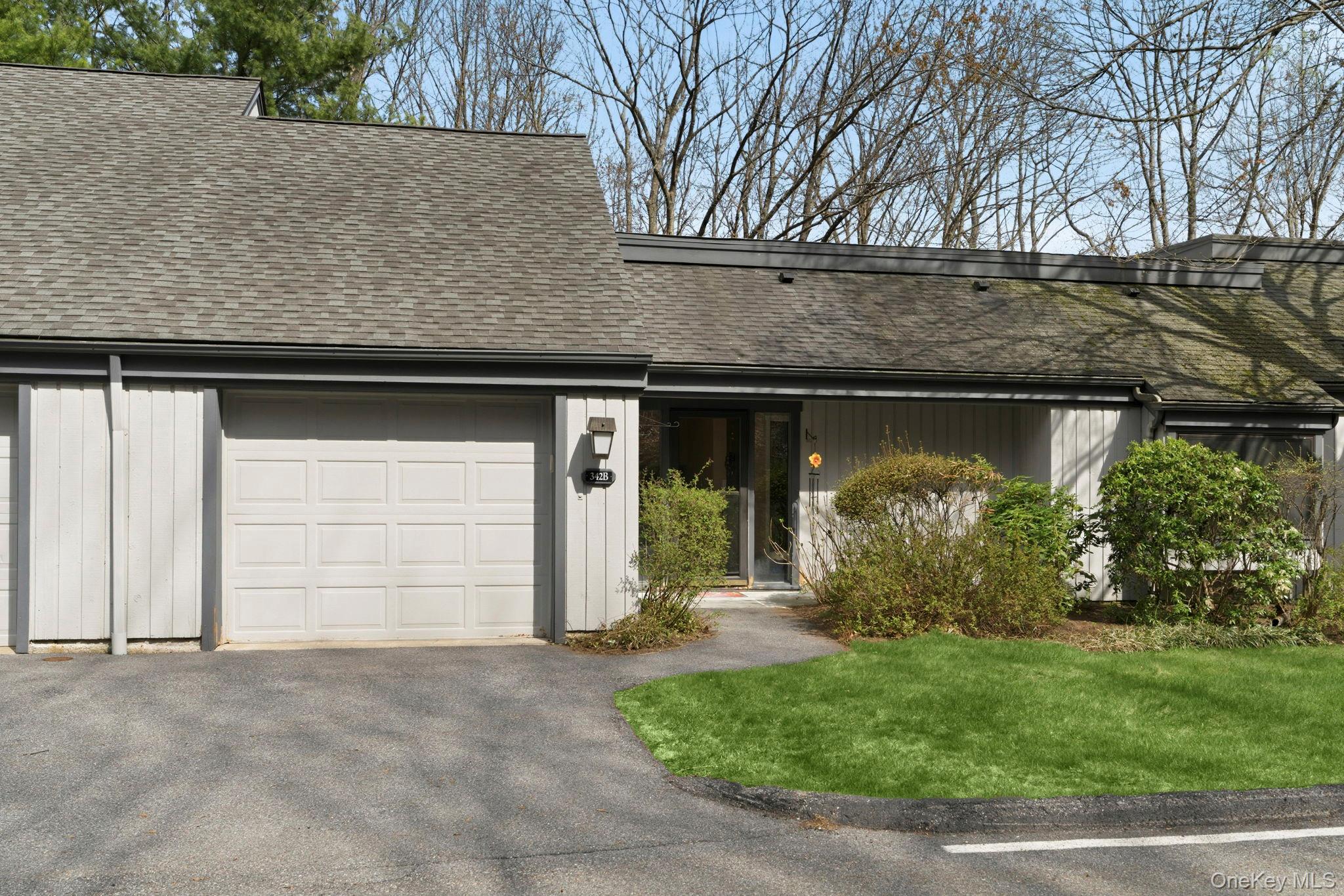 Beautifully updated Kent model condo in Heritage Hills — 2 bedrooms, 2...