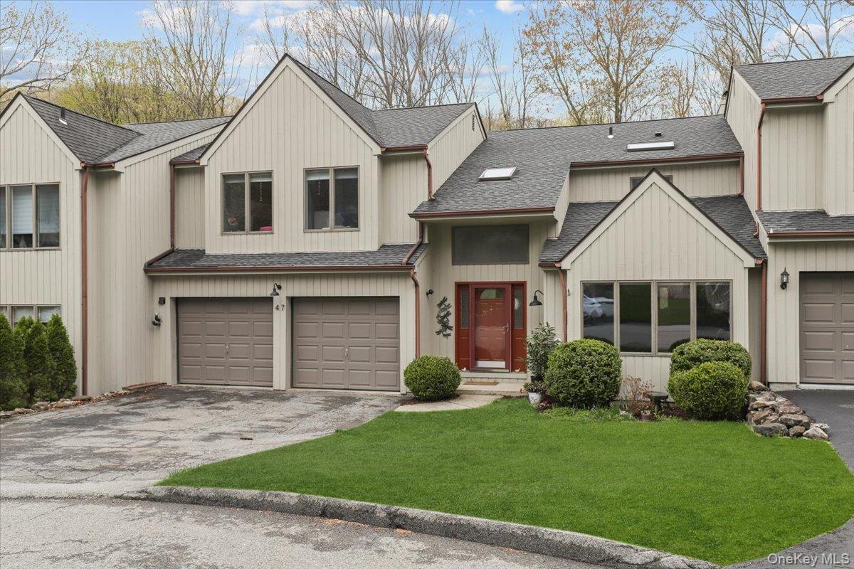 Perfectly situated on a quiet cul-de-sac in the sought-after Green Bri...