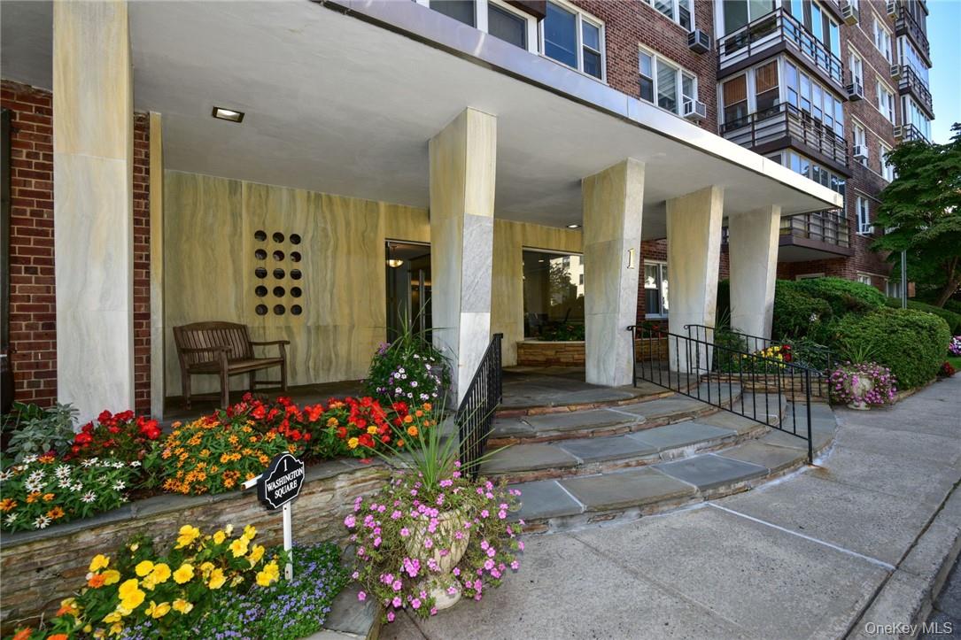 Enjoy a wonderful lifestyle at the Carshire, Larchmont's  premier door...