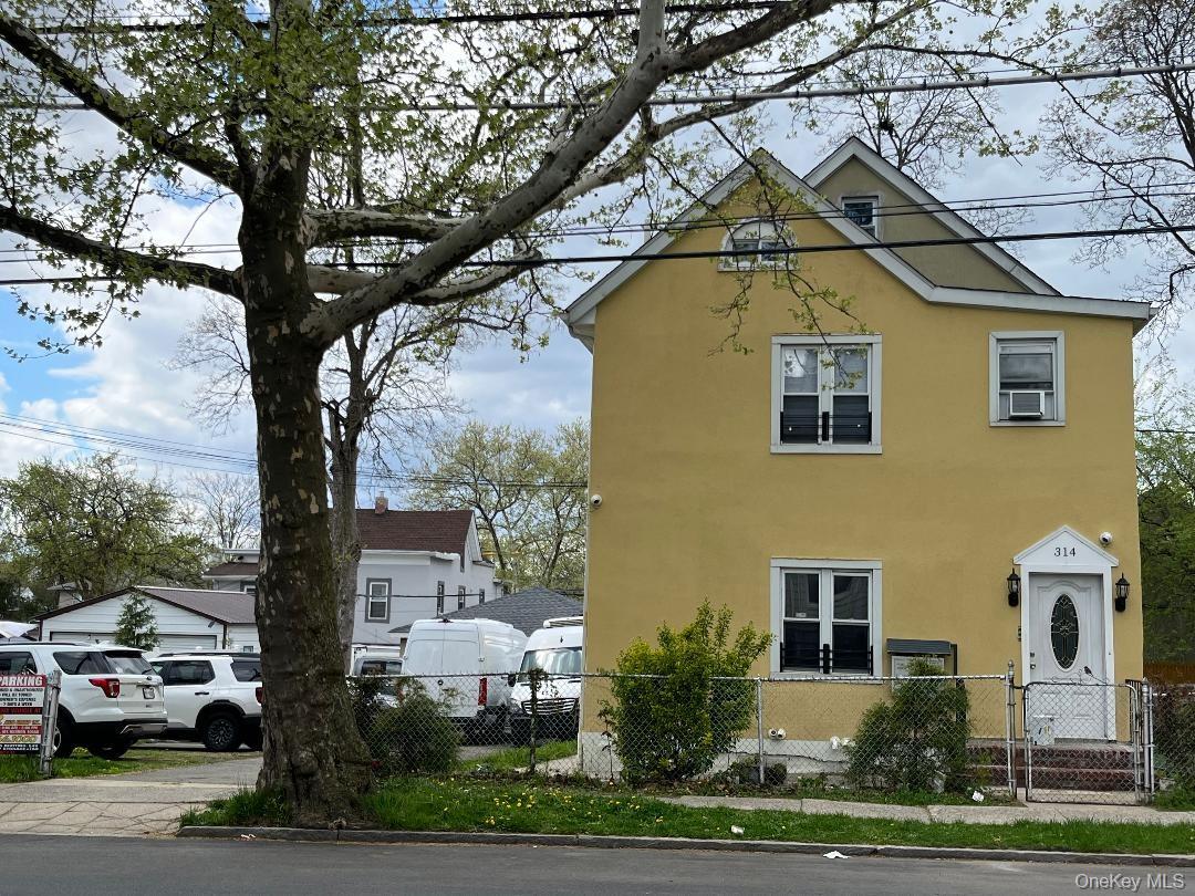 Great Opportunity to Own a Fully Rented Mixed-Use Property!
This incom...