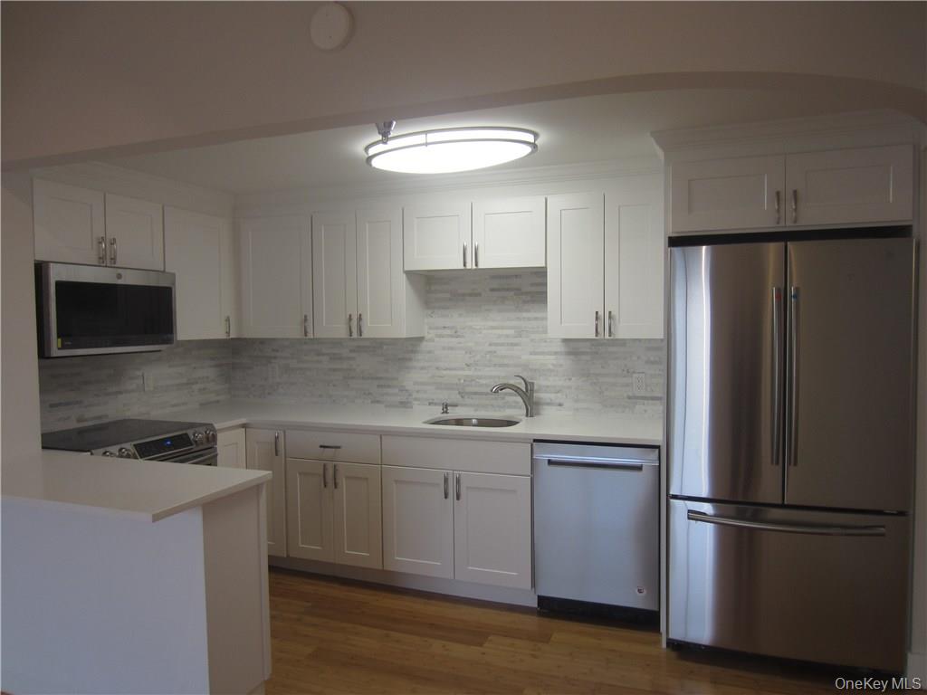 Live in the heart of Mamaroneck Village at this beautiful 2 bedroom, 2...