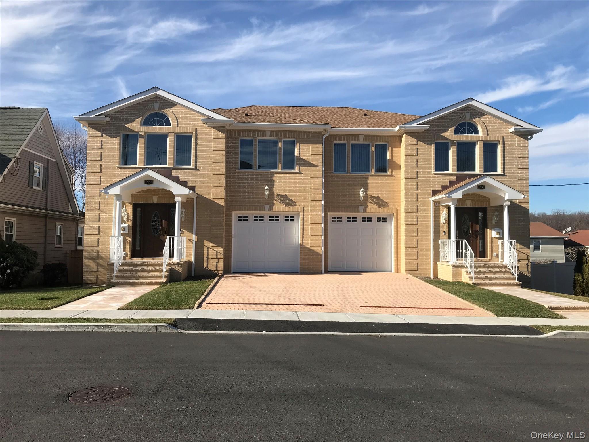 Stunning 3 Bedroom rental located in Exclusive West Harrison.  Experie...