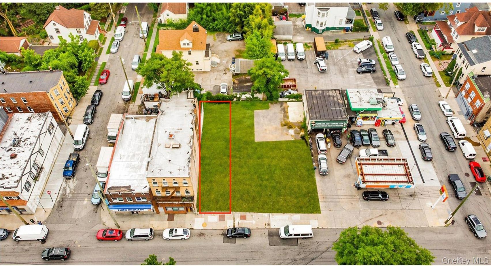 Unique opportunity for future development! This 25’ x 100’ vacant lot...