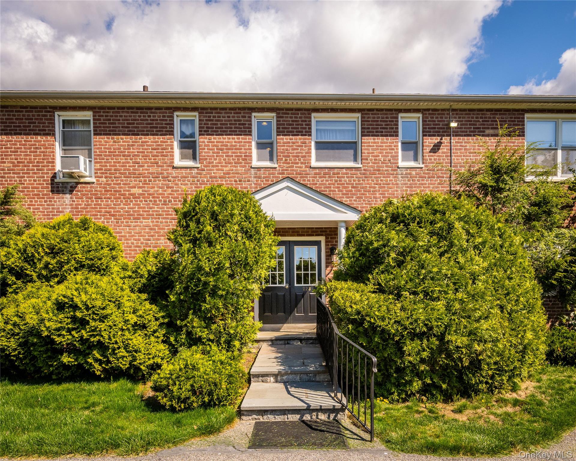 Bright & Airy - 2 BR, 1 BTH - Second floor walk-up apartment.  Ameniti...