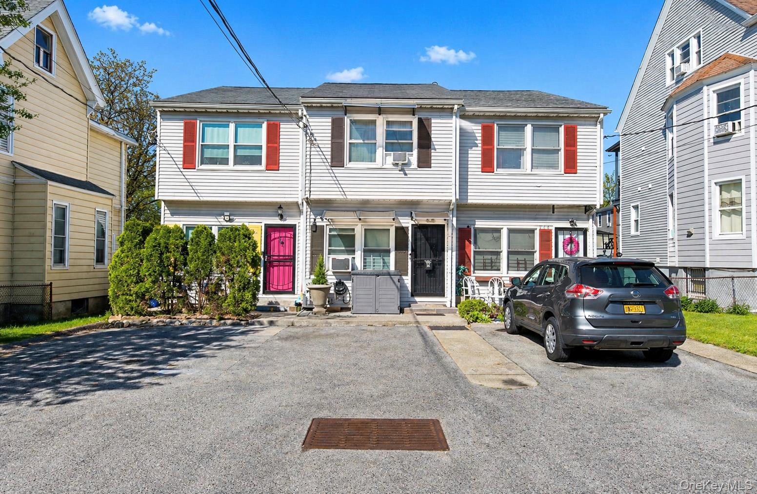 AO. Welcome to this “cute as a button” gem located in Mount Vernon. Do...