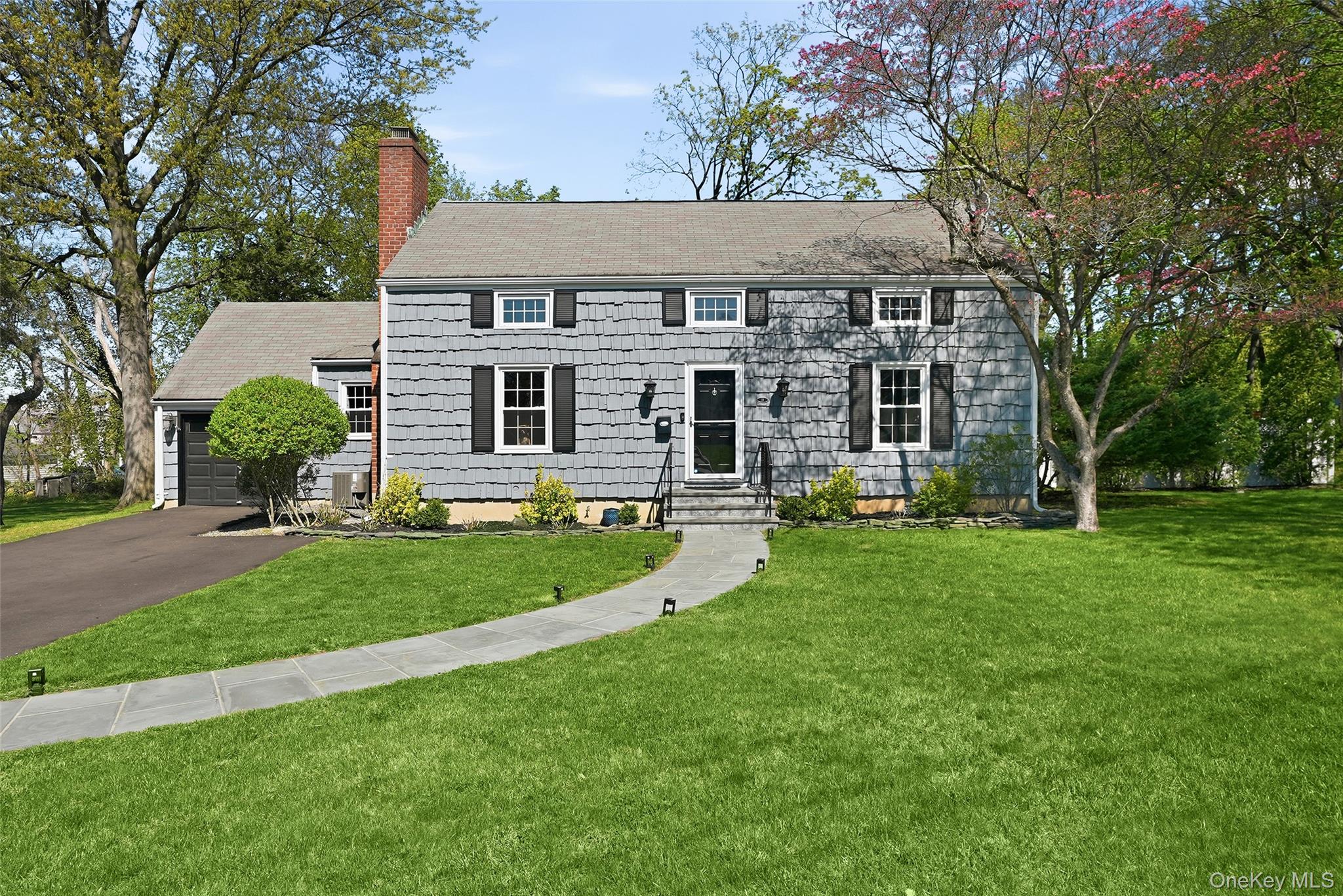 Charming and picture-perfect, this Cape leaves nothing to be desired!...