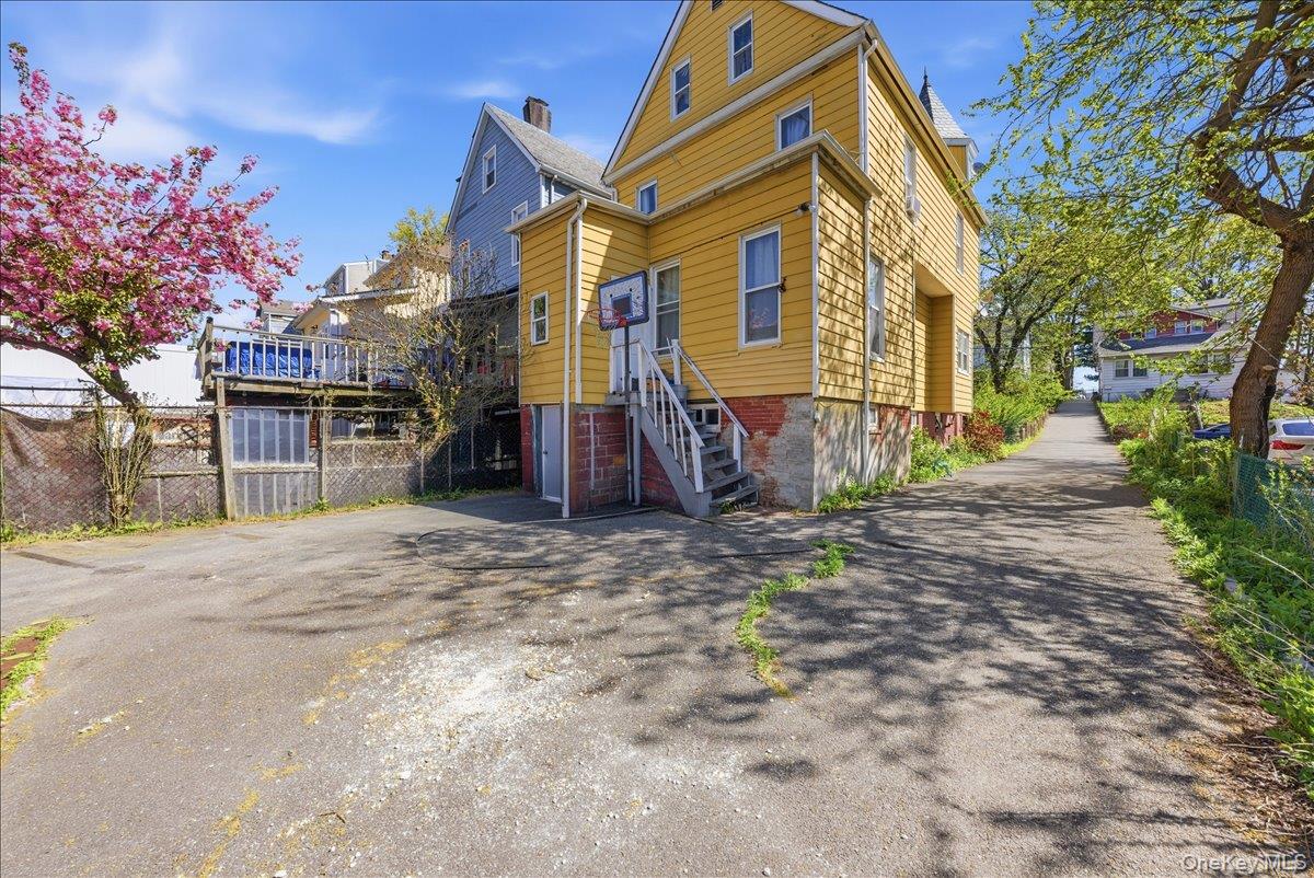 Photo 4 of this property