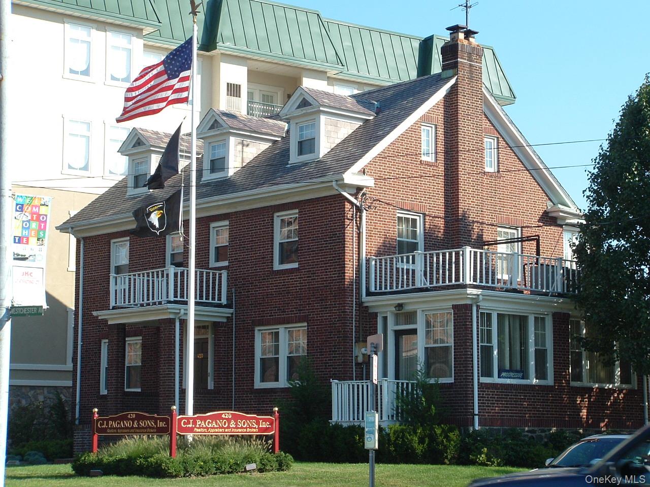 Spacious two-room suite with a private bath, located on the 3rd floor....