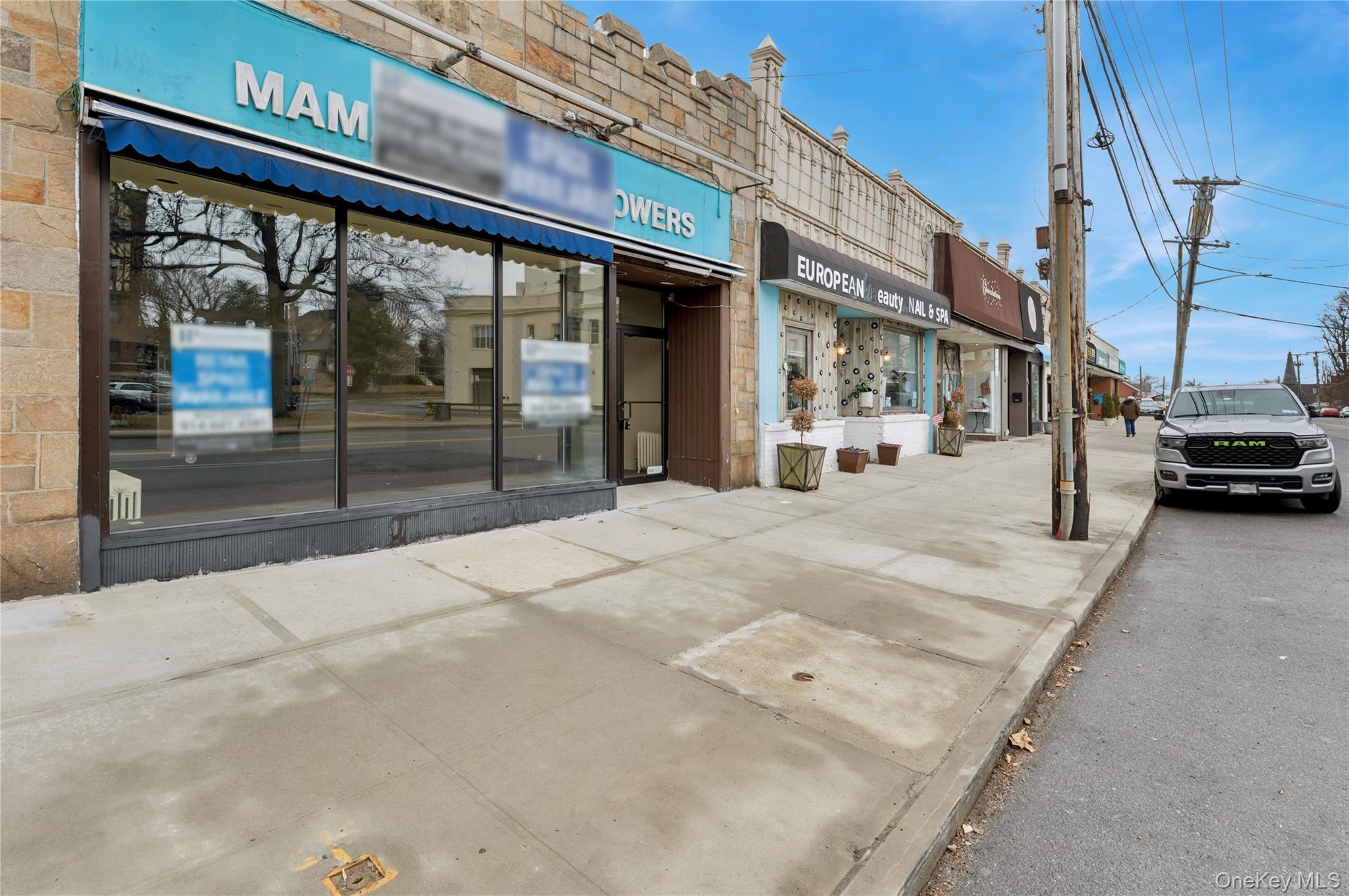 For Lease - 1,750 SF - Prime retail located on busy East Boston Post R...