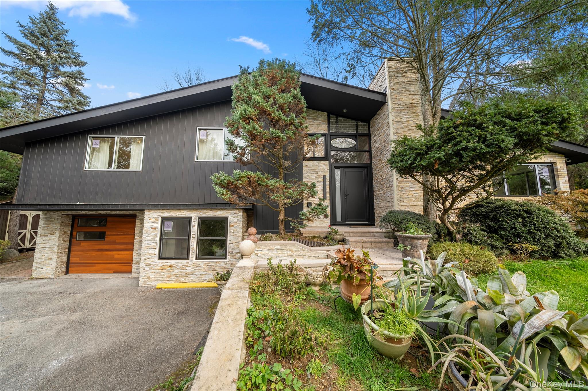 Highly sought-after Armonk school district! 3 bedrooms plus 1 guest su...