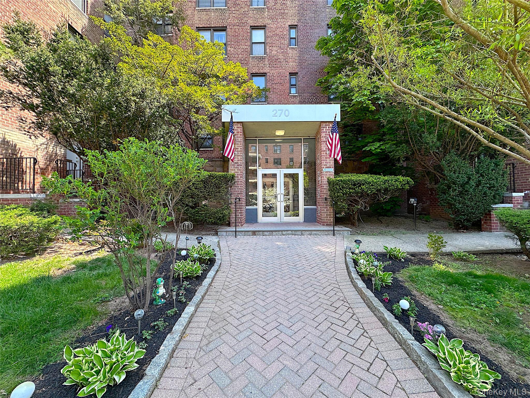 Manhattan-style living meets the vibrant Yonkers waterfront. Step into...