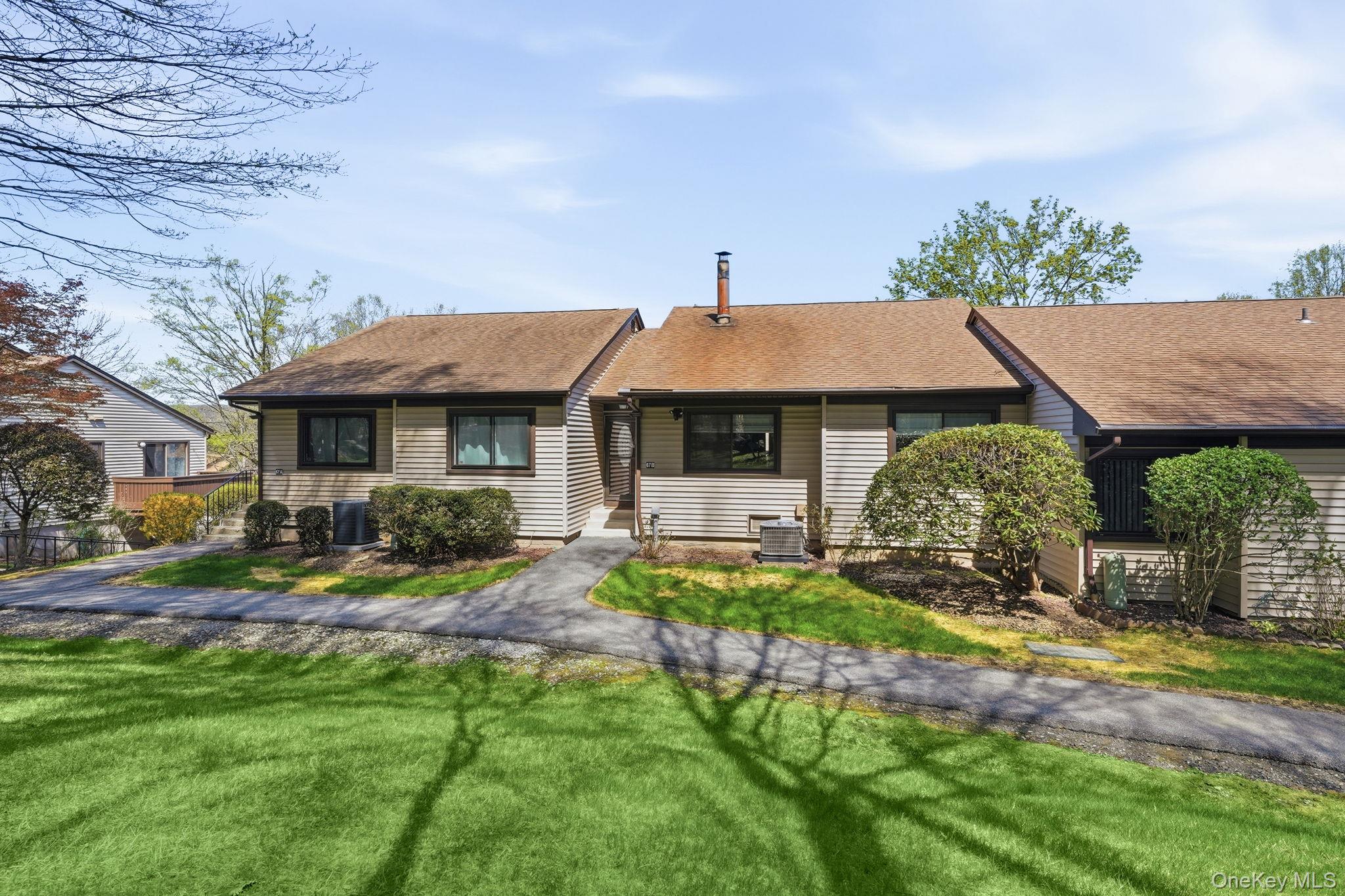 Move right into this completely remodeled Cambridge unit in Jefferson...