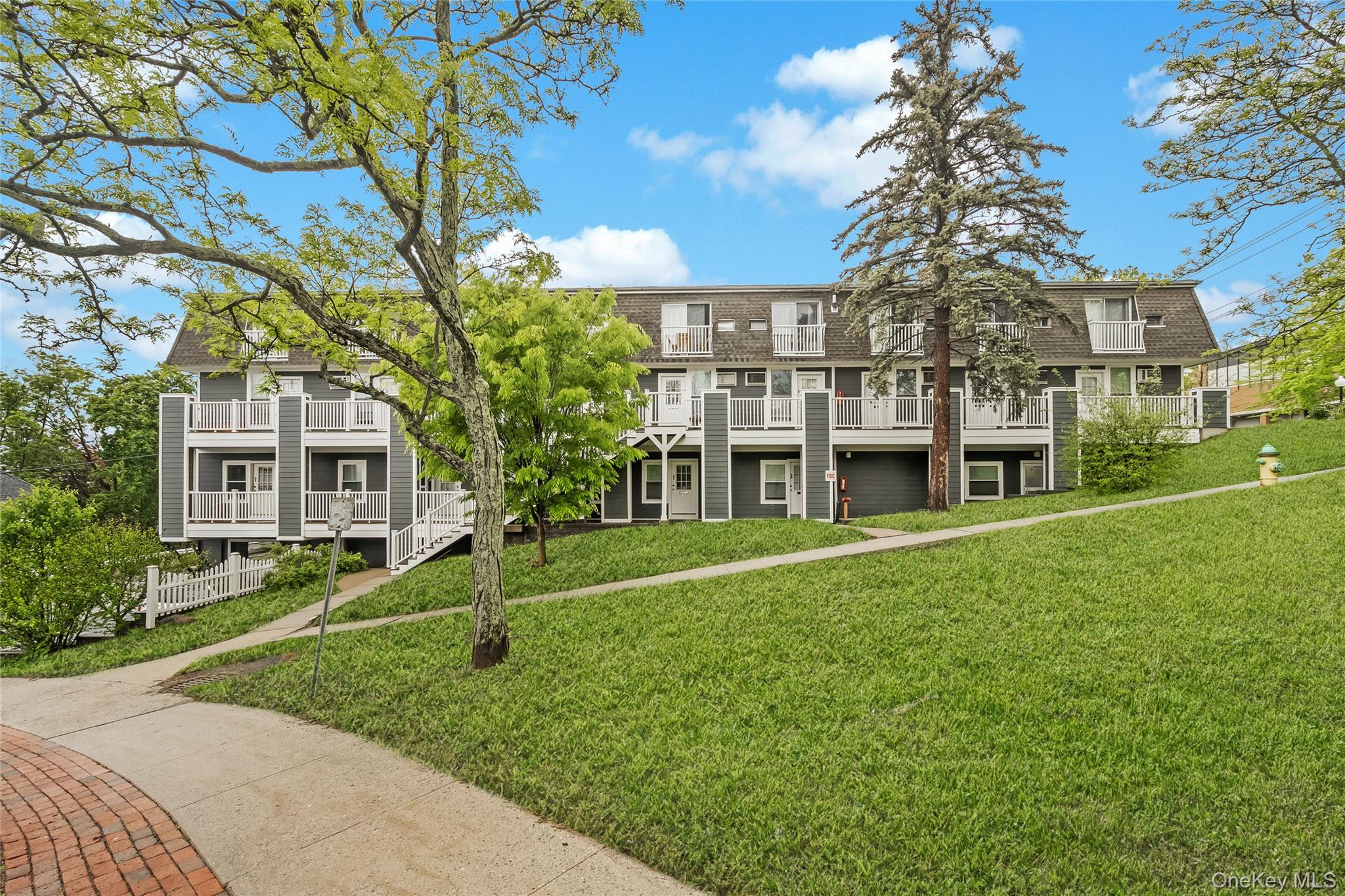 Discover a charming and spacious duplex in the heart of Ossining, wher...