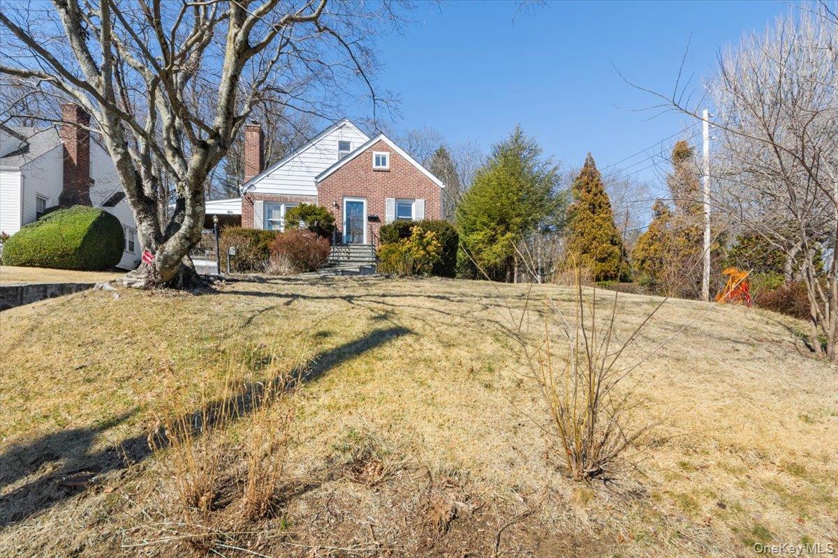 Welcome to 10 Taft Lane, a well-maintained 3-bedroom, 2.5-bathroom Cap...