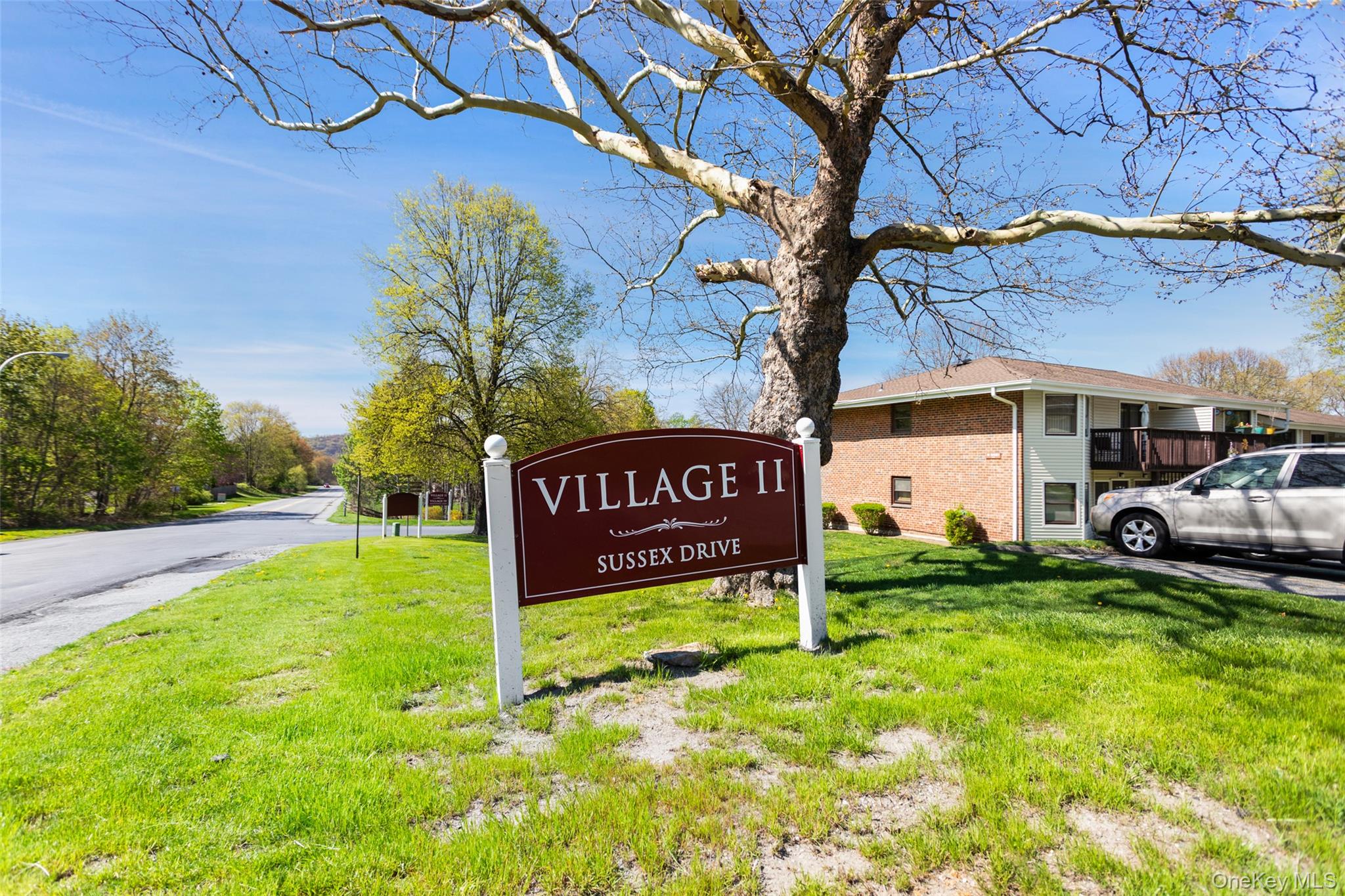 ONE-LEVEL LIVING. One of Northern Westchester’s desirable 55+ Communit...
