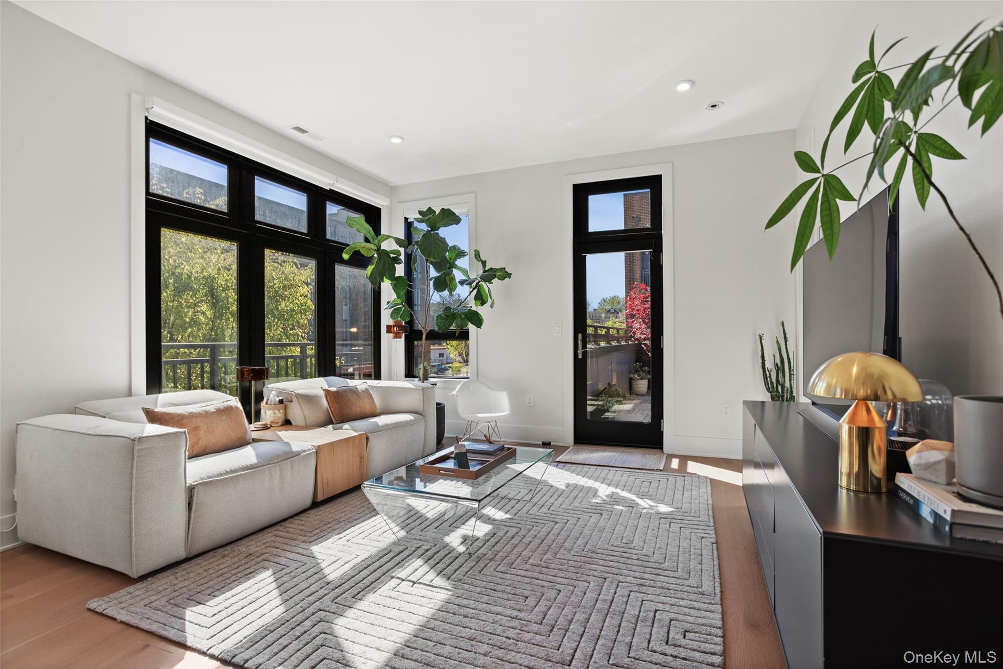 Single-floor living at its finest at the Lofts at Edge-on-Hudson. This...