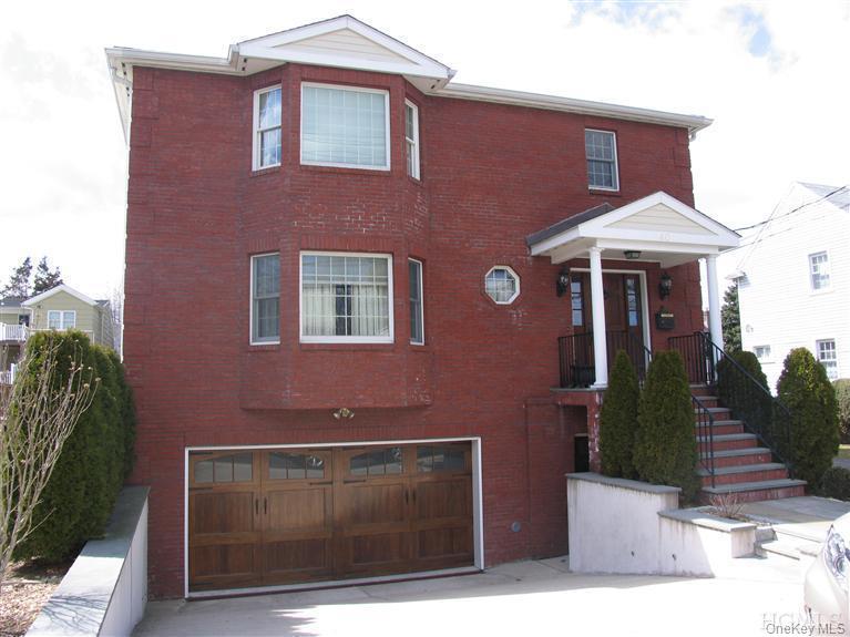 Are you looking for a fully appointed kitchen to indulge your inner ch...