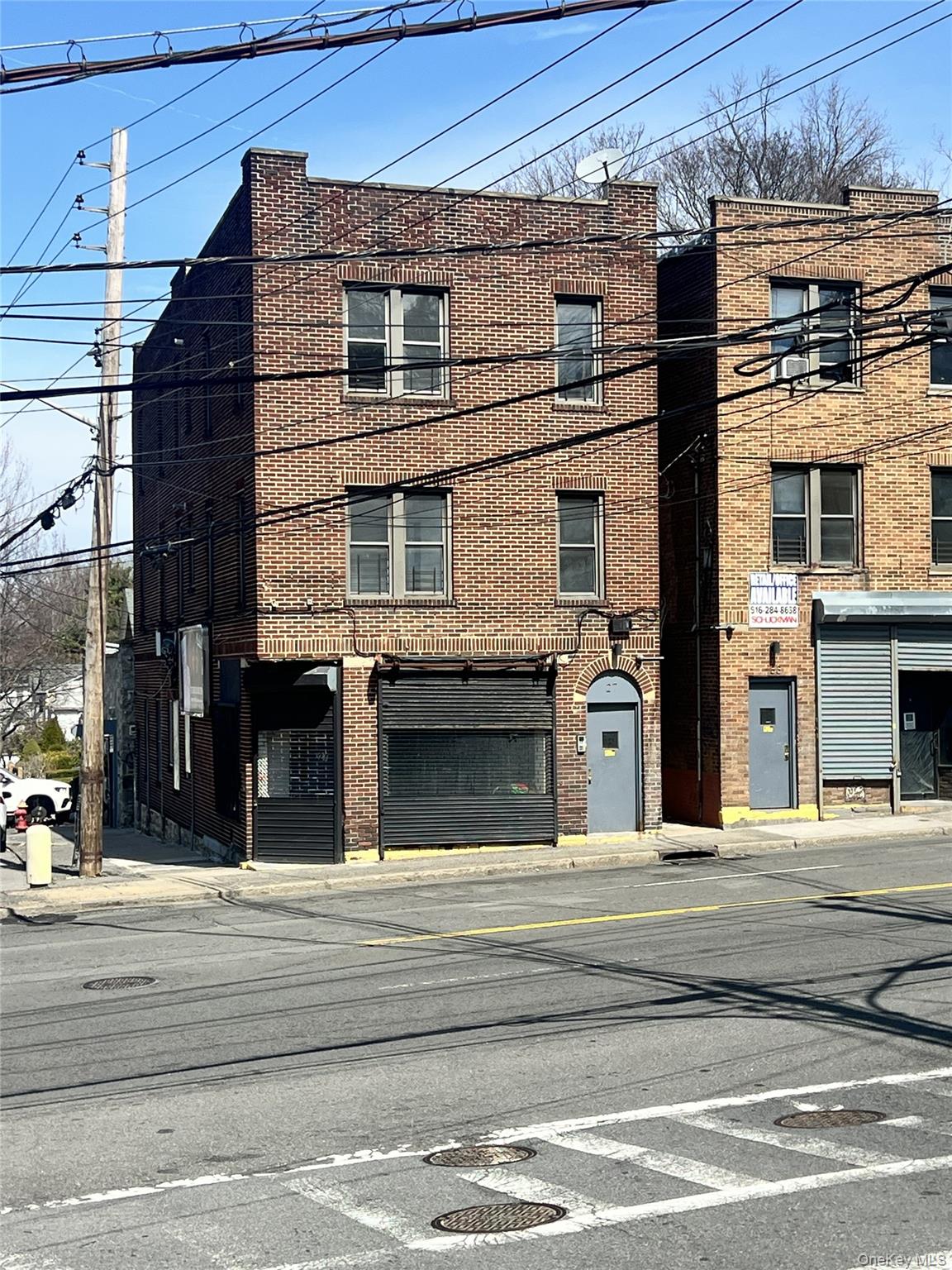Former barber shop space is now available for lease
Calling on all ret...