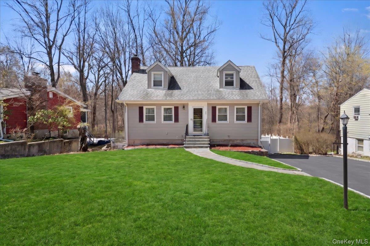 STUNNING WHITE PLAINS CAPE | OPEN CONCEPT | RARE PARKING

Welcome to t...