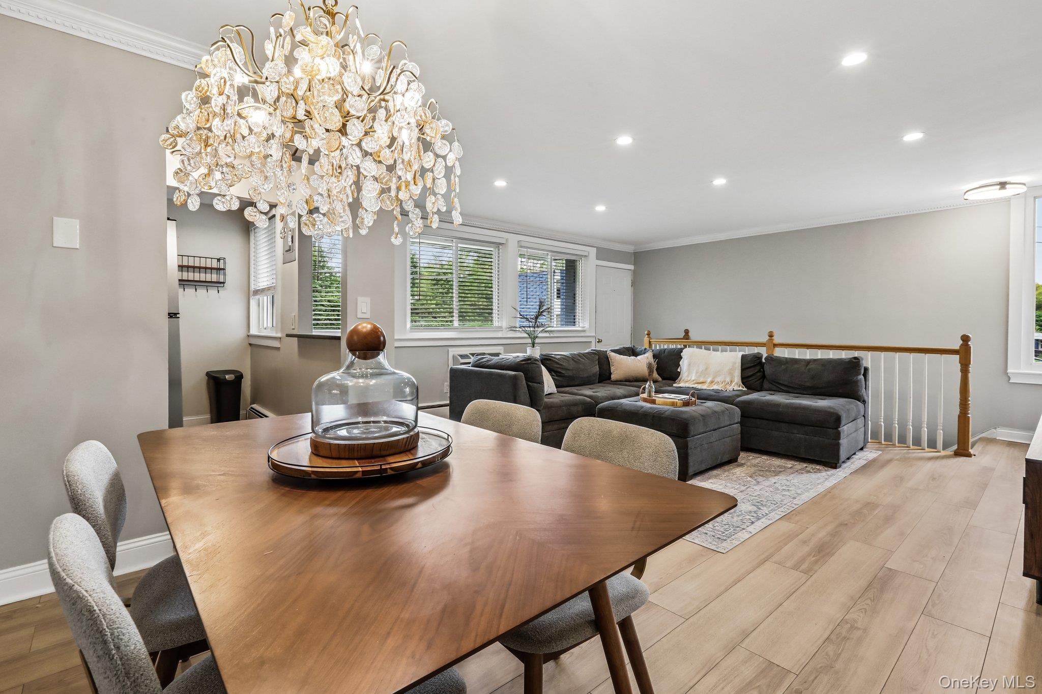 Welcome to Wyndover Woods! Move right in to this recently updated  2 b...