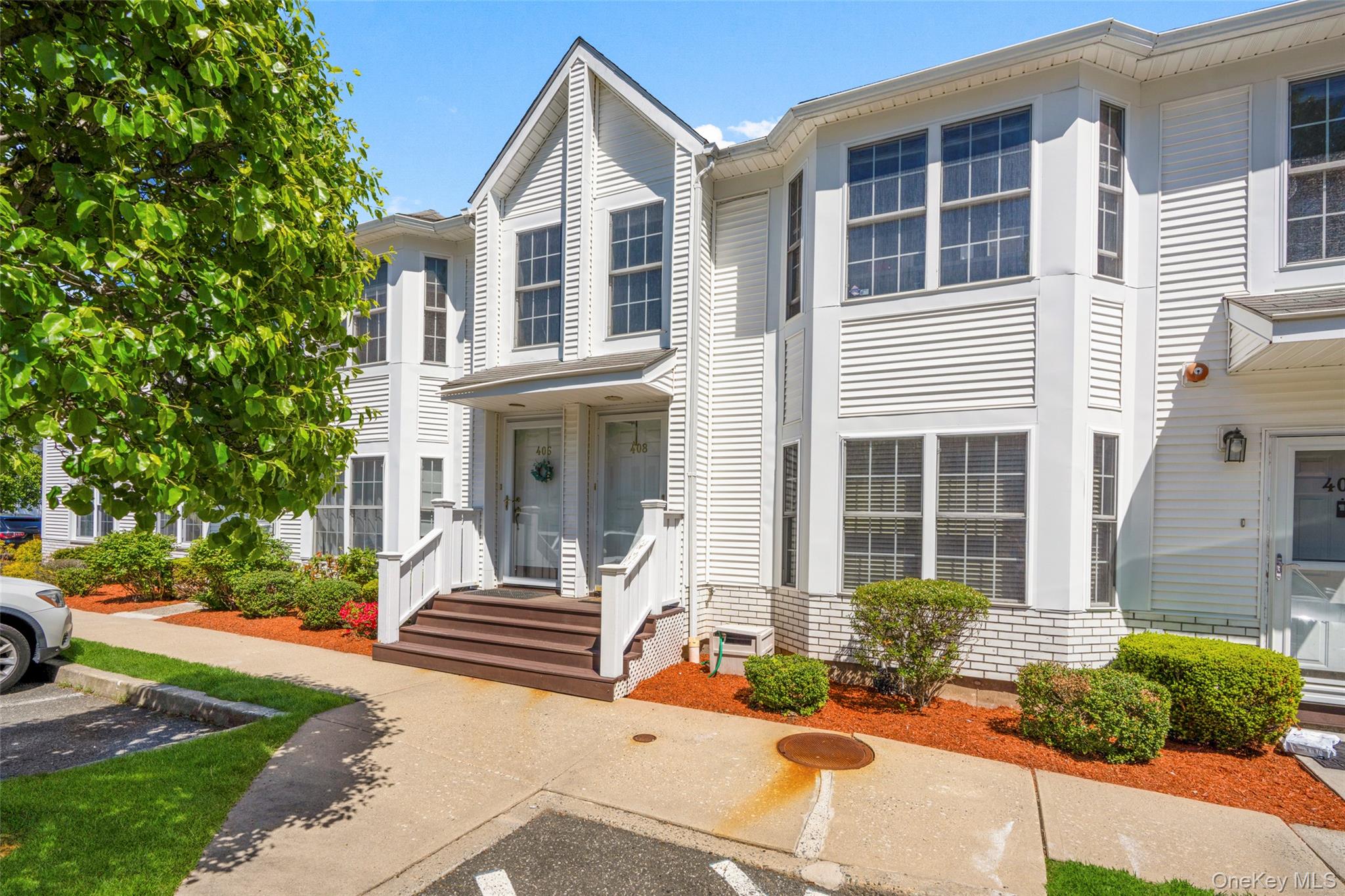 Welcome to Hillside Park Condominiums Complex. A wonderful two bedroom...