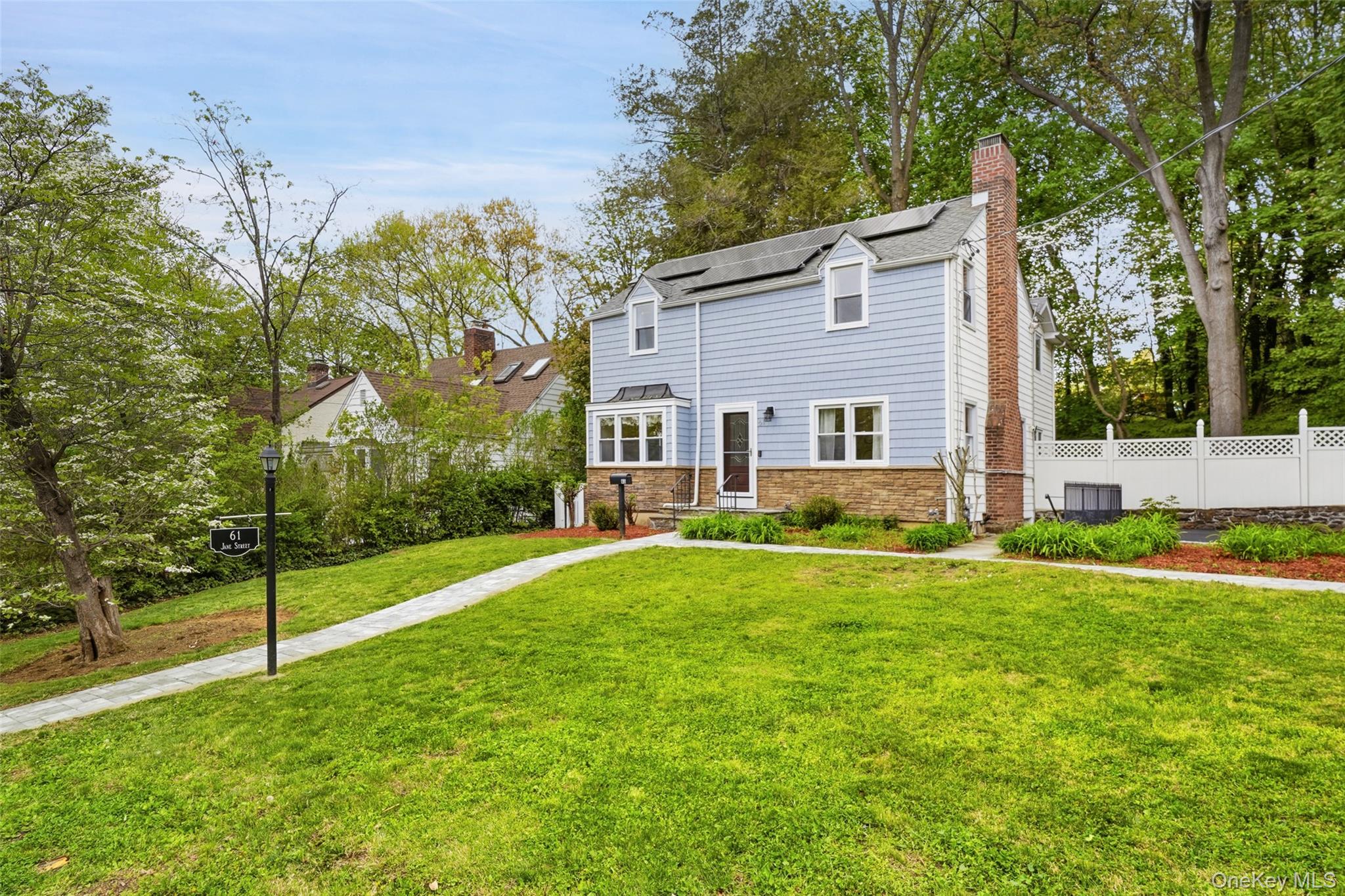 Are you searching for the privacy and beauty of a quiet neighborhood y...