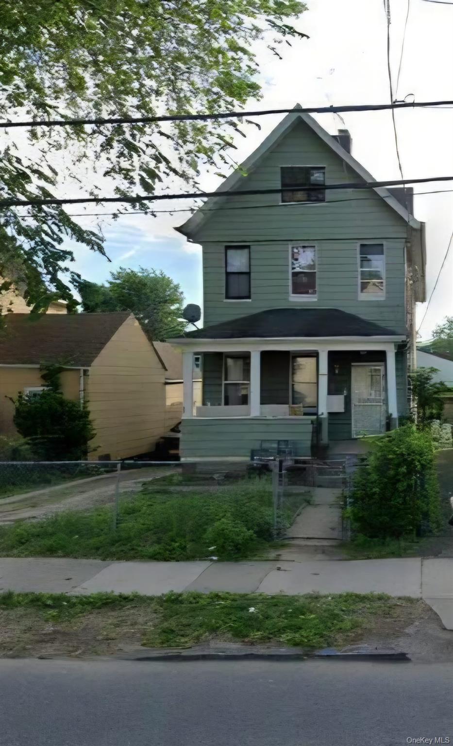 Tremendous investment opportunity in the heart of Mount Vernon. This w...