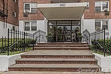 Welcome To 440 Warburton Ave Unit 3E Yonkers, NY!

This 985 square foo...