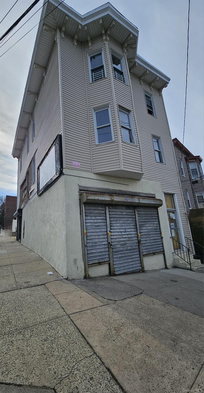 Investor/ Contractor Special This corner lot 332 Walnut Street offers...