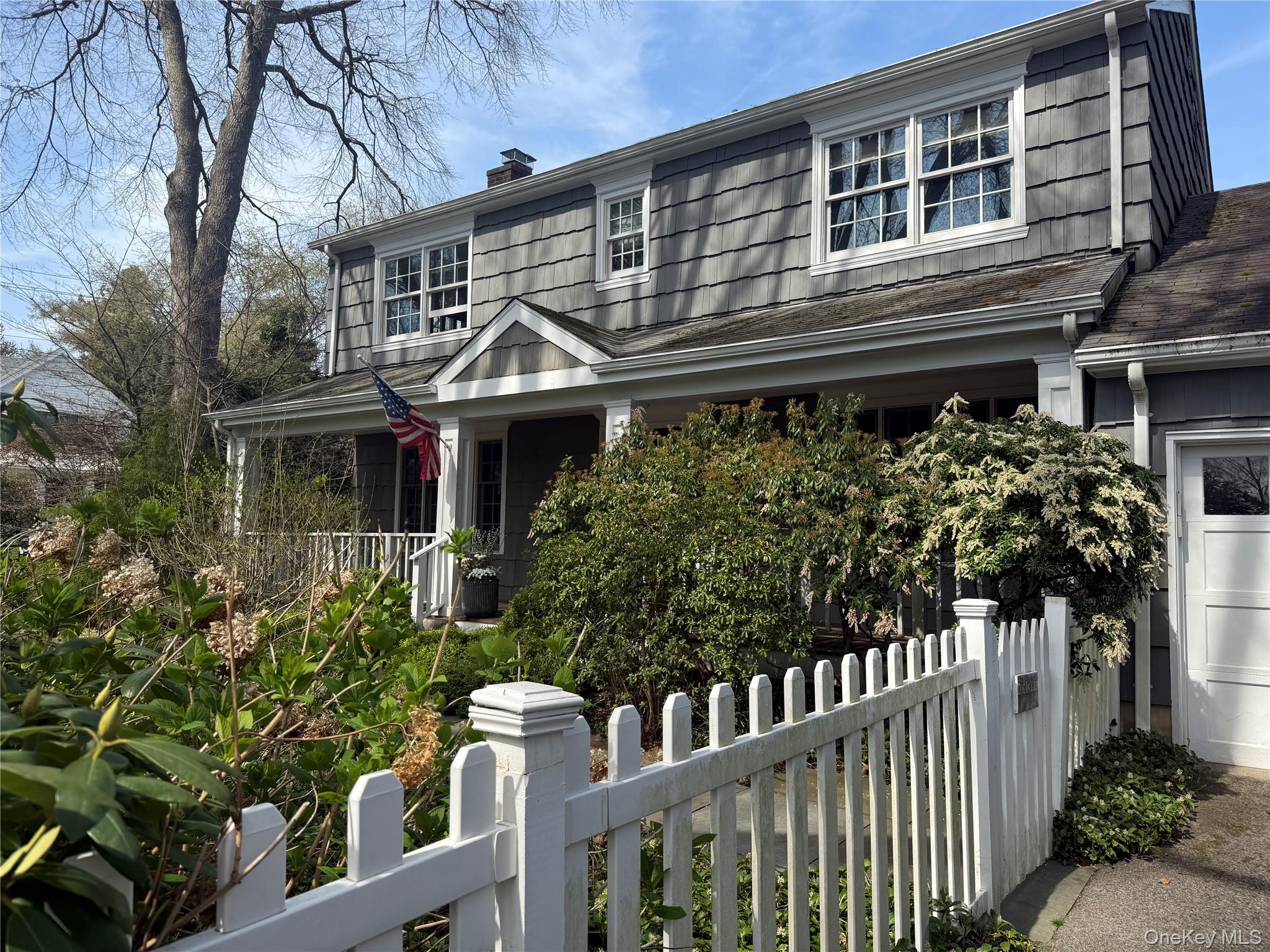 Beautifully situated, updated Colonial in the coveted Hix Park neighbo...