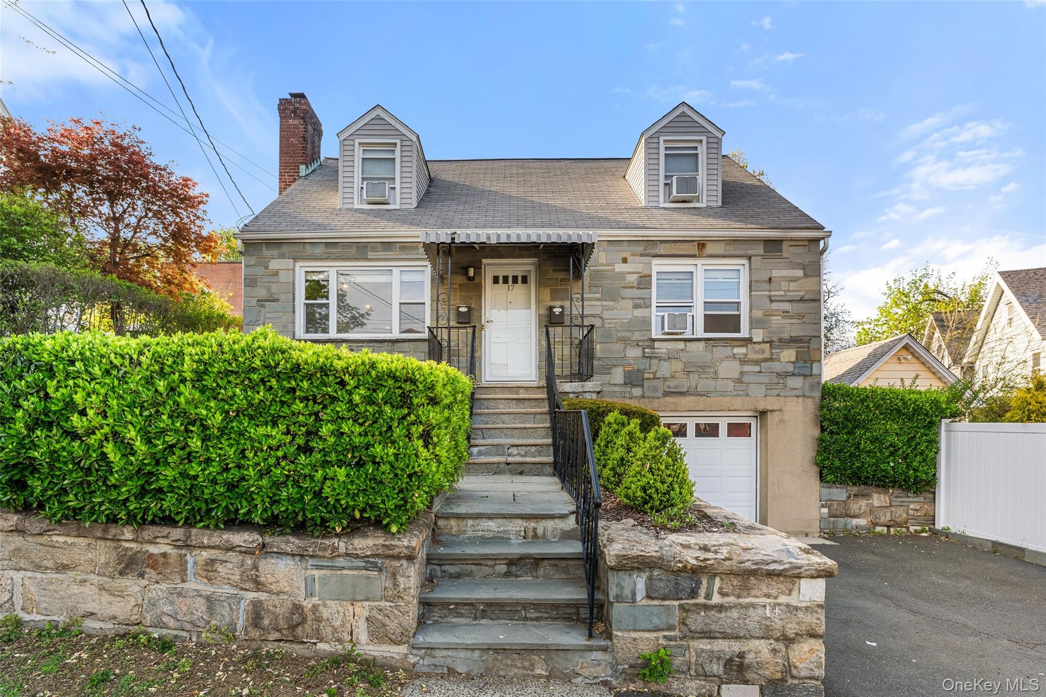 First-floor 2-bedroom, 1-bath residence in a well-maintained White Pla...