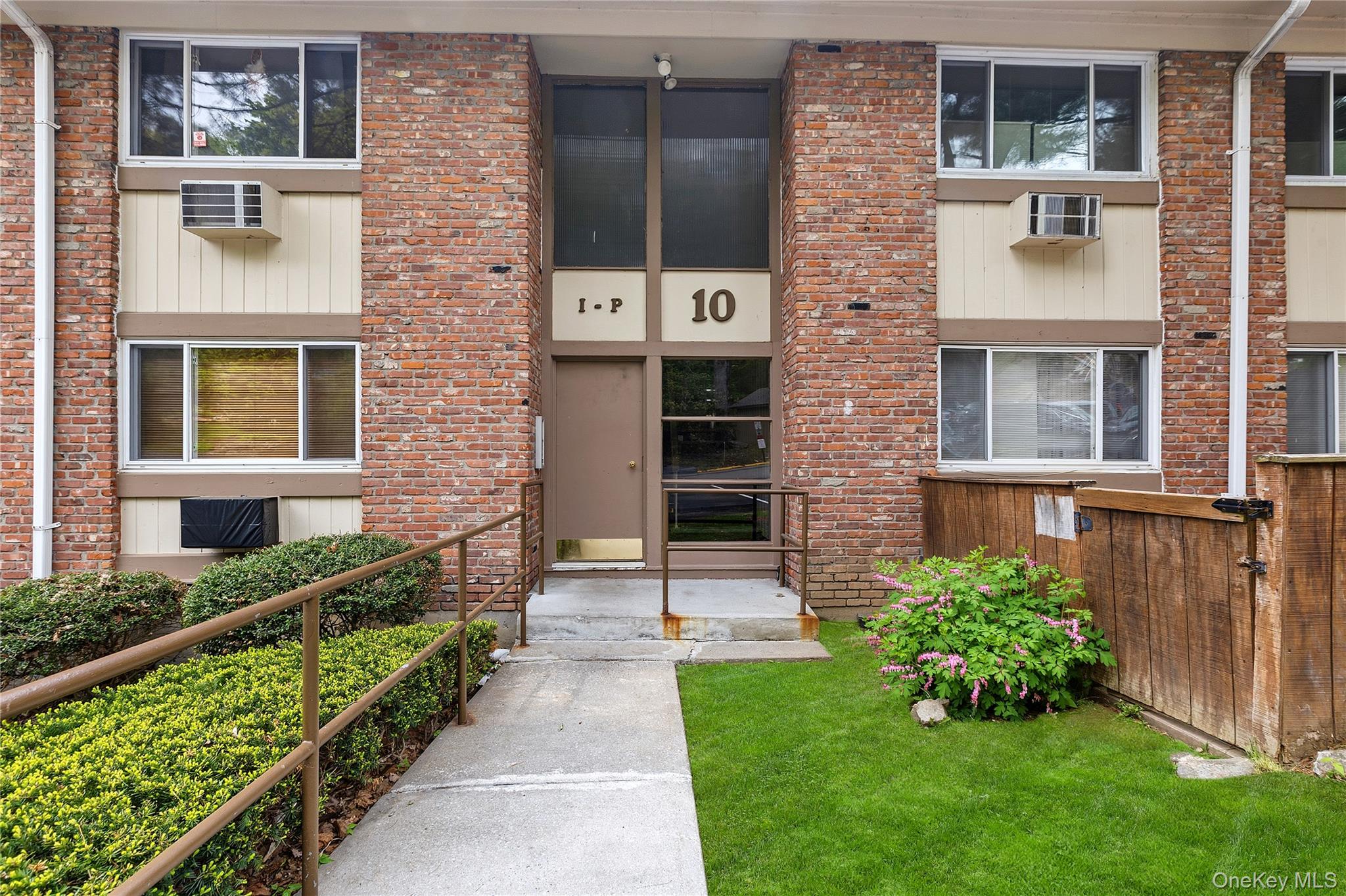 Move right into this pristine, first floor, updated unit in Hillcrest...
