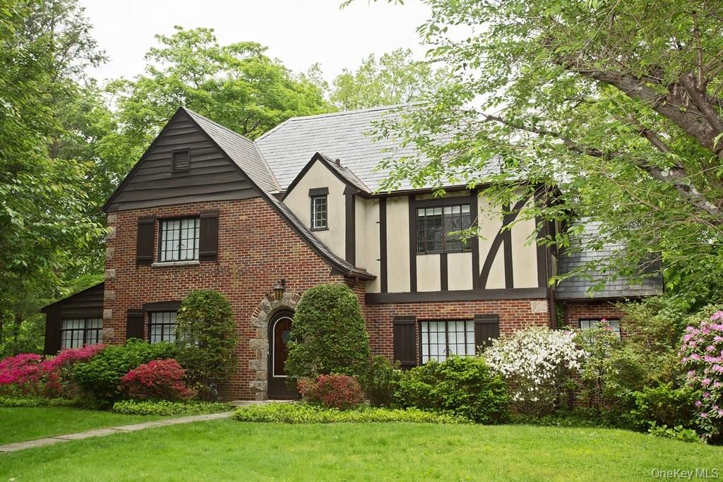Owner is flexible and will consider a lease of 1, 2 or 3 years. Beauti...