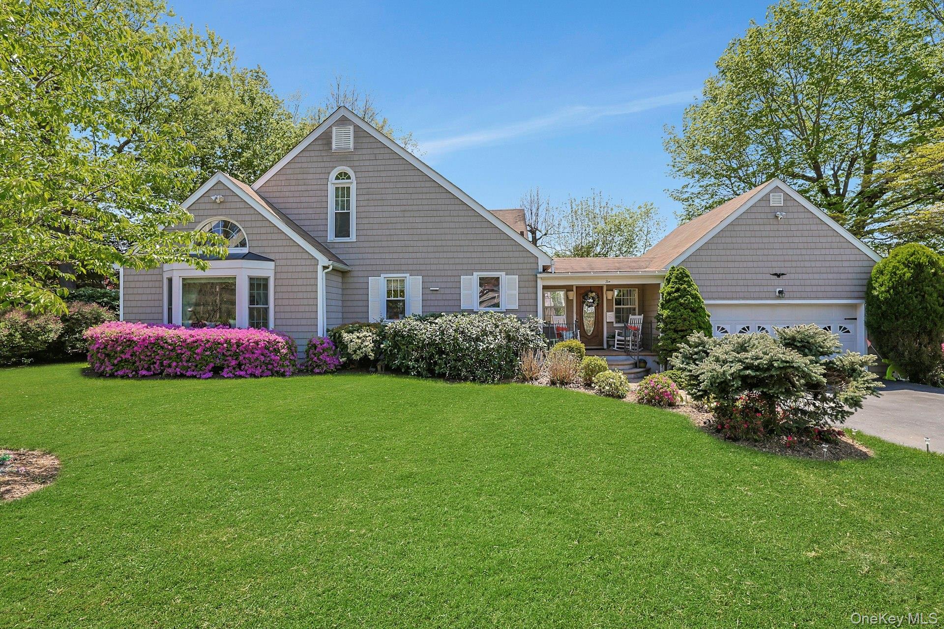 This expanded Cape/Colonial offers the best of modern luxury, elegant...