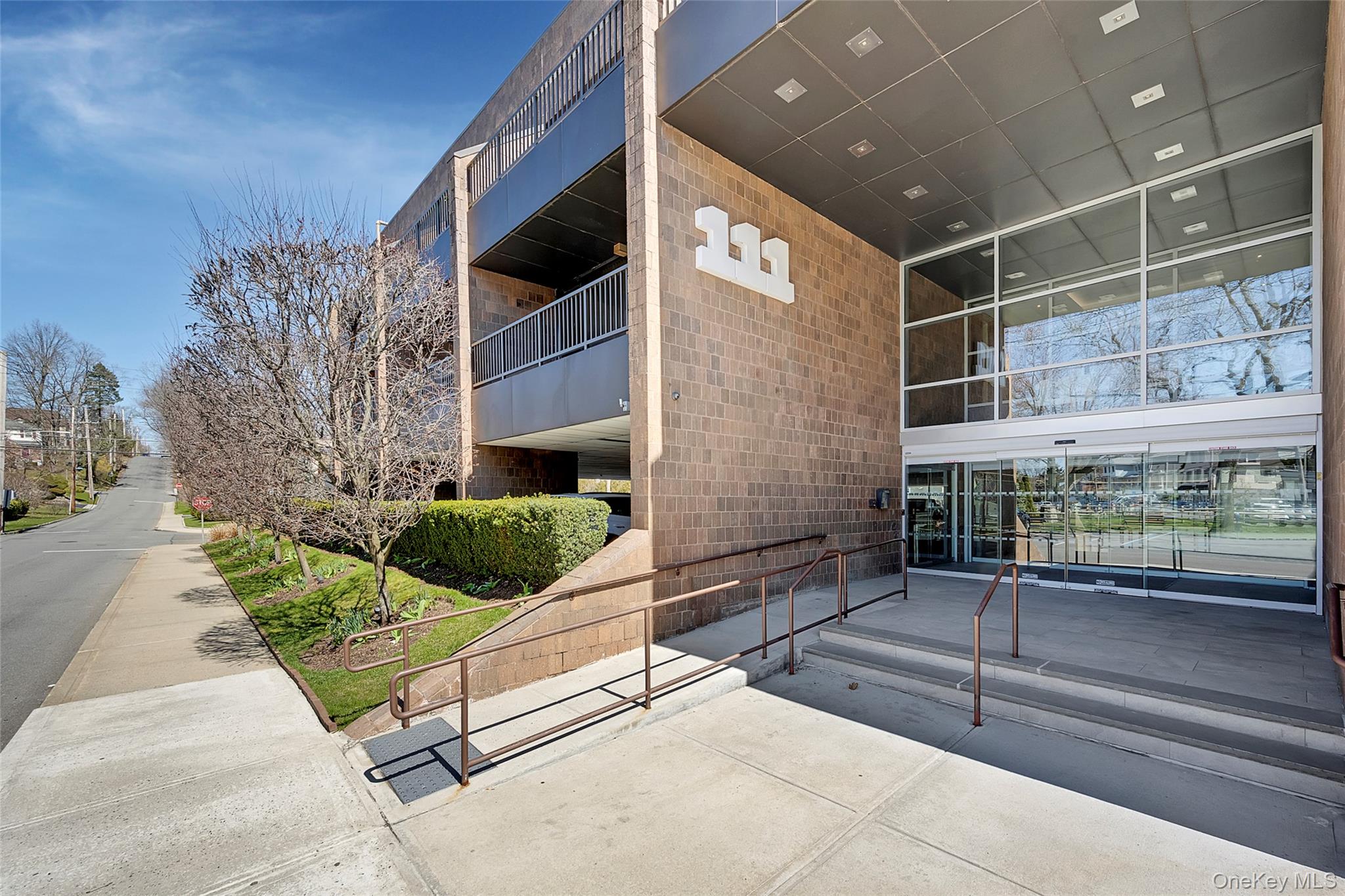 111 Brook Street o?ers a compelling chance to acquire an o?ce/retail a...
