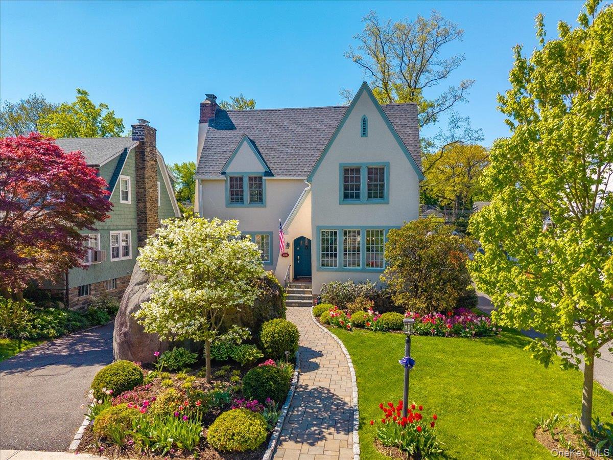414 Washington Ave is a beautifully maintained single-family 1920 Tudo...