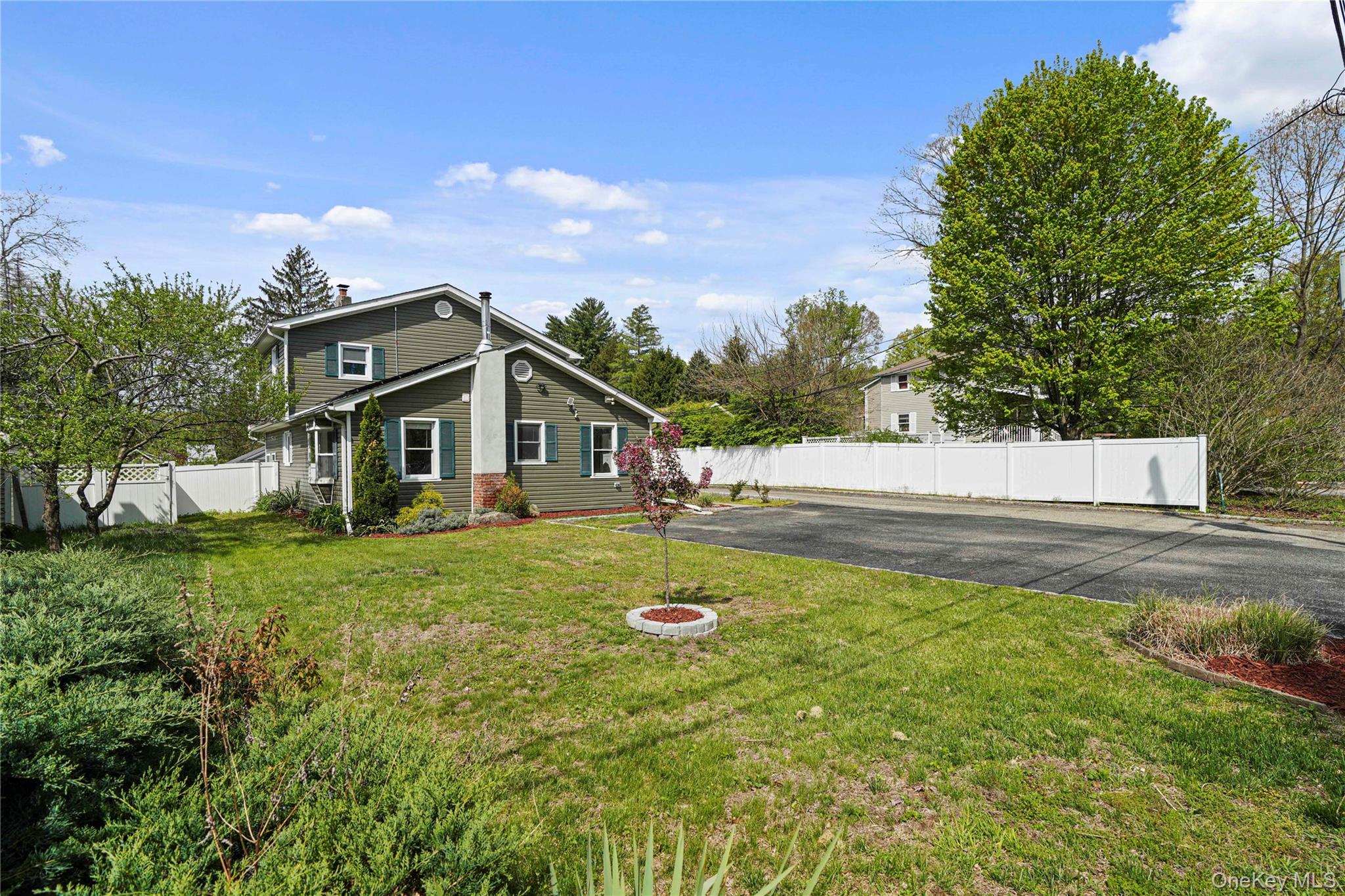 Welcome home to 23 Adams Rush Road! This gorgeous, sun-filled 4 bedroo...