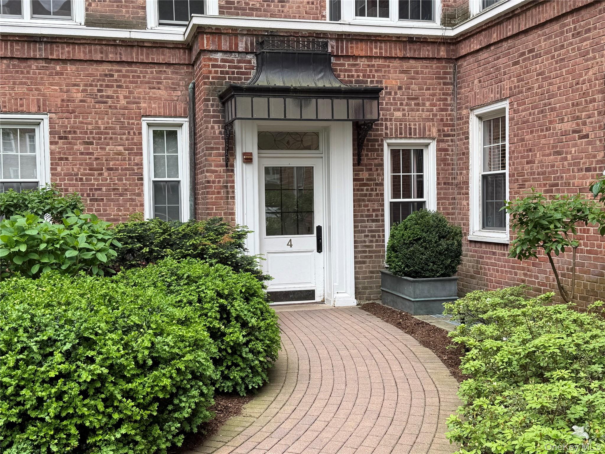In the heart of Bronxville Village, this exceptional Midland Gardens t...