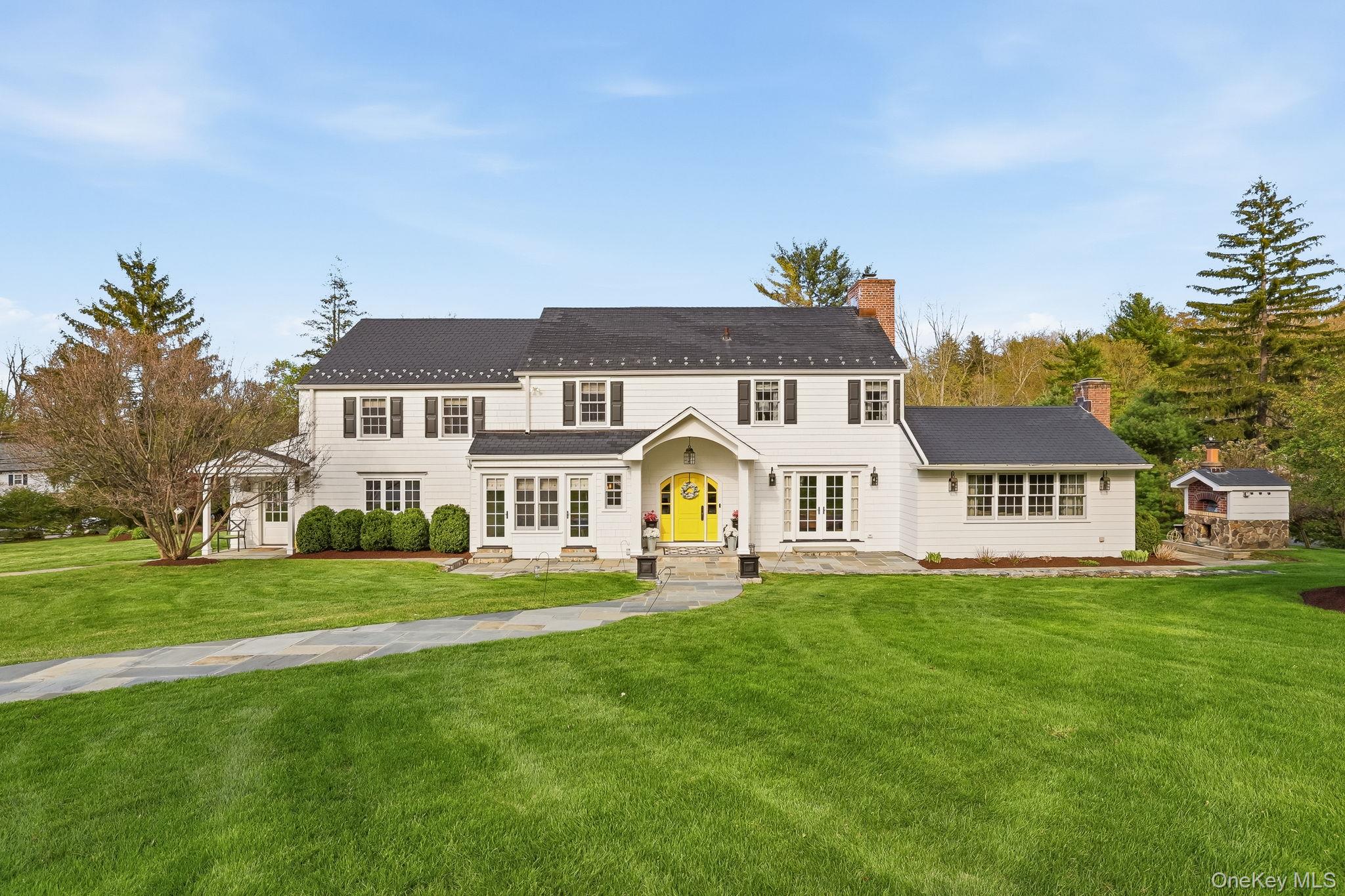 Nestled in the heart of the coveted Lawrence Farms East neighborhood,...