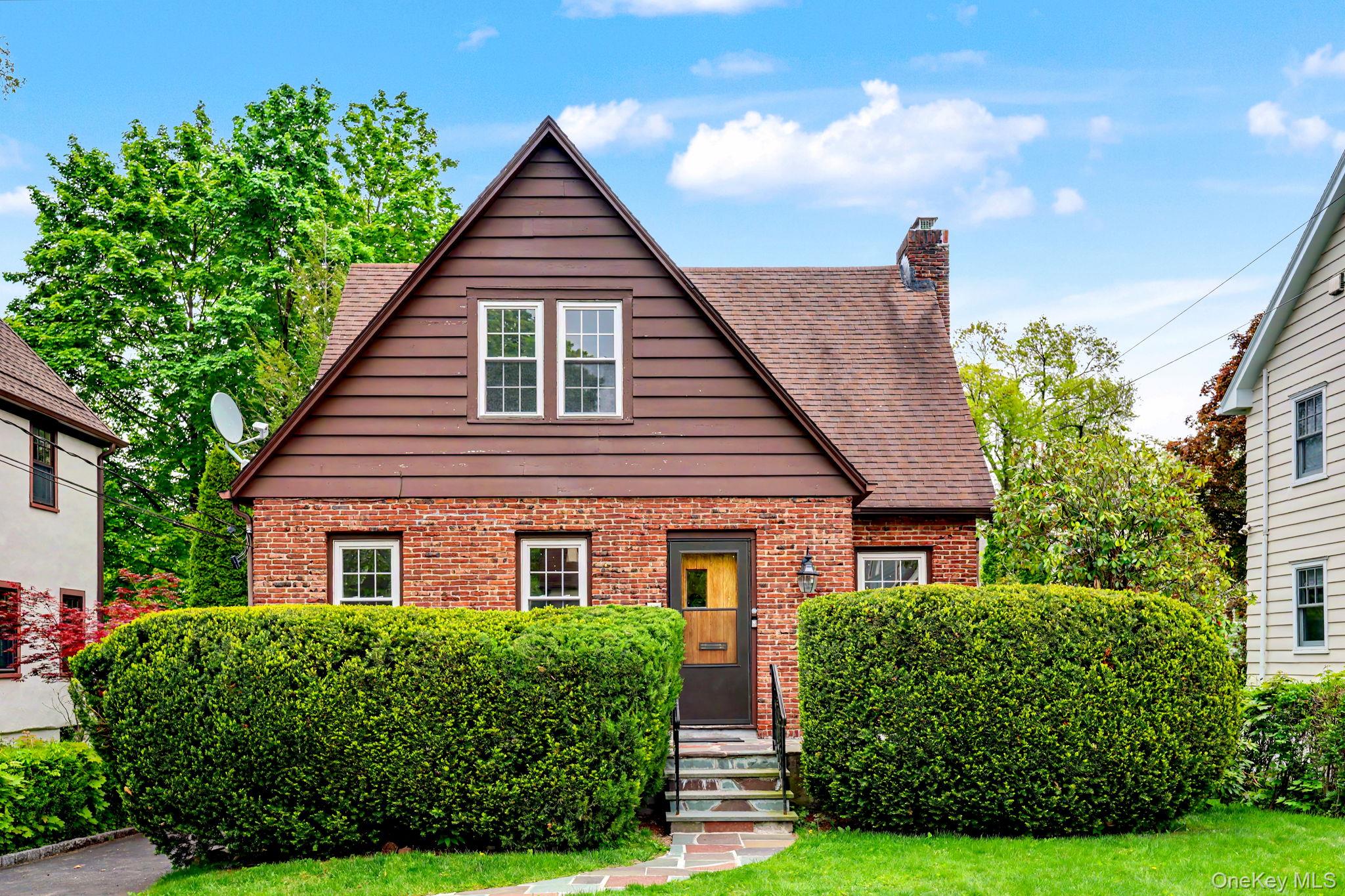 Wonderful sun-filled Edgewood home conveniently located to bus, train,...